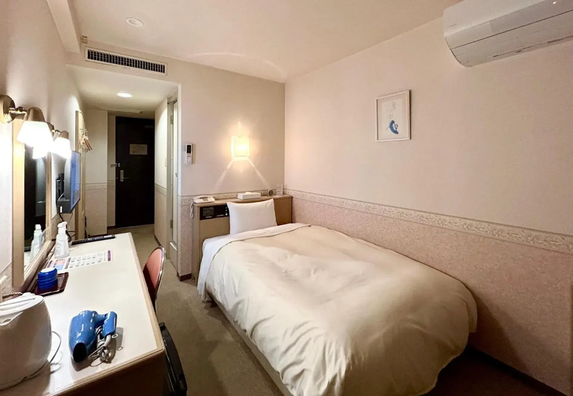 Single Room - Non-Smoking in Hotel Crown Hills Kanazawa Single Room - Non-Smoking in Hotel Crown Hills Kanazawa