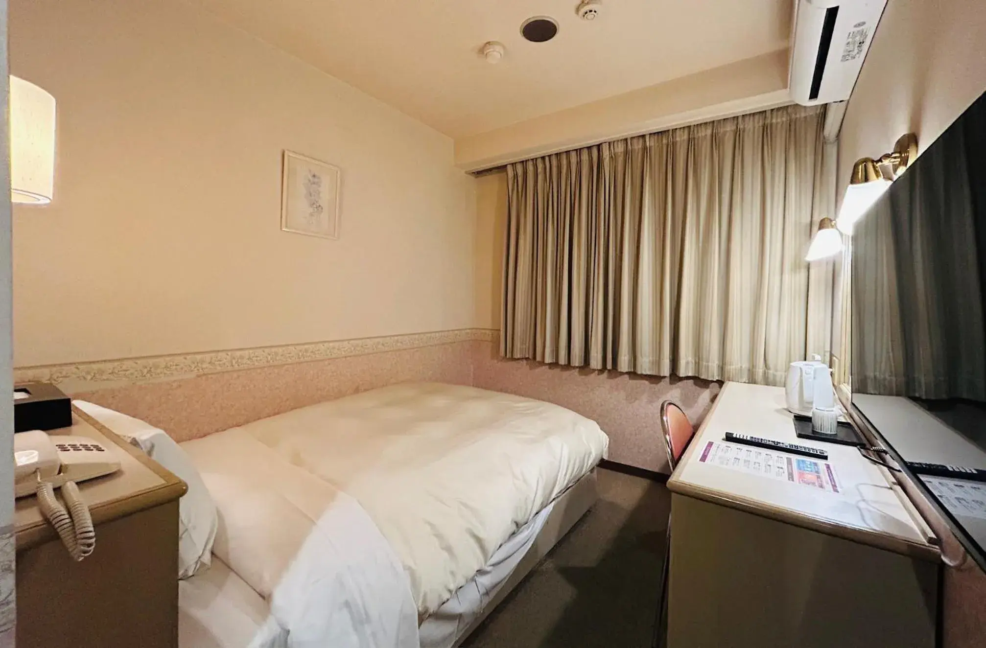 Small Double Room in Hotel Crown Hills Kanazawa Small Double Room in Hotel Crown Hills Kanazawa
