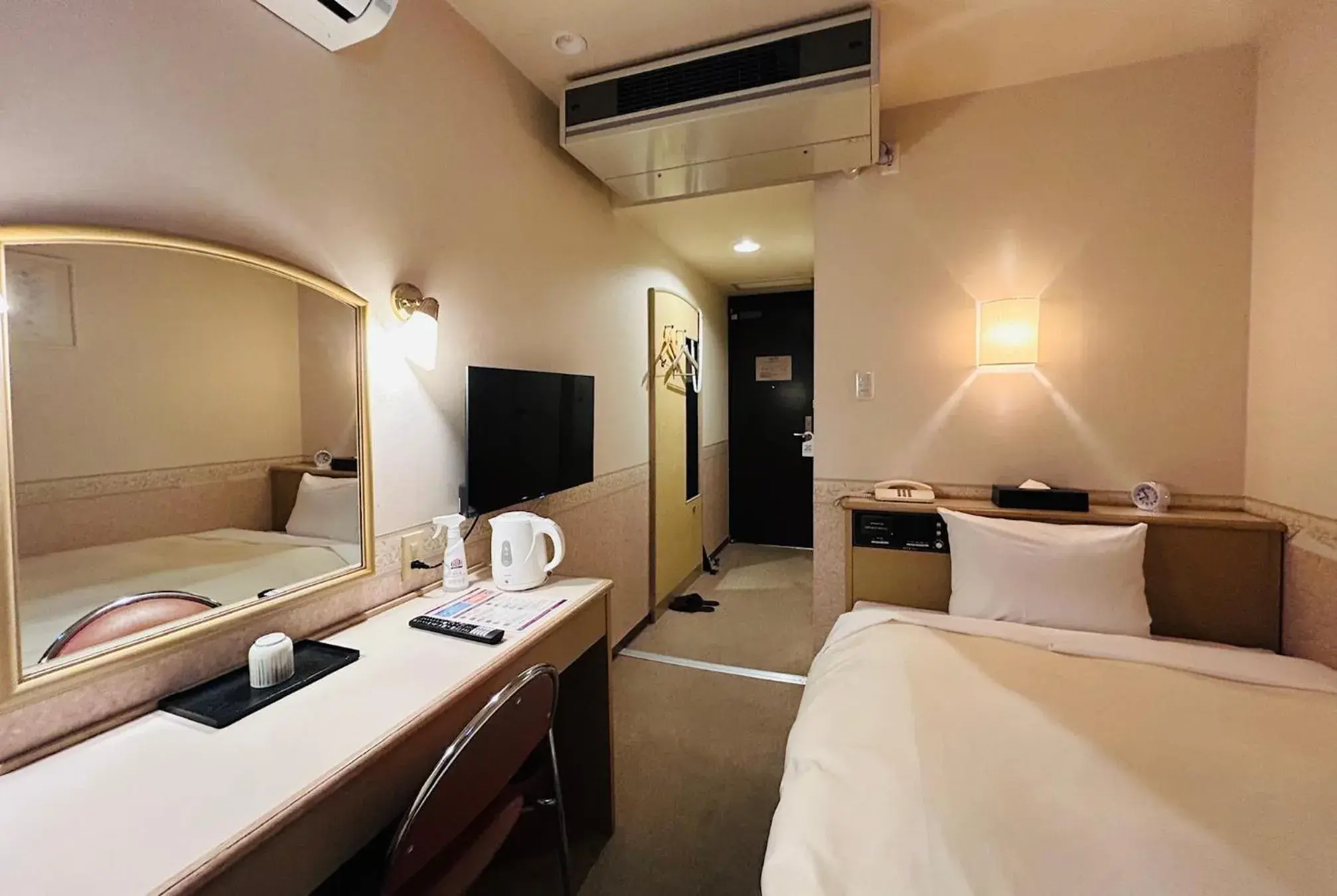 Single Room - Smoking in Hotel Crown Hills Kanazawa Single Room - Smoking in Hotel Crown Hills Kanazawa