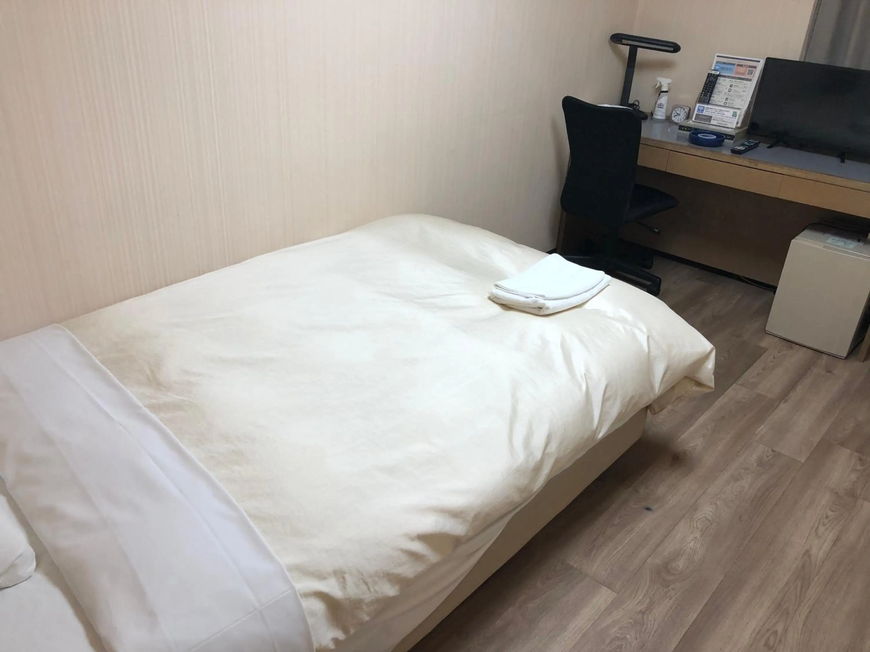 Photo of the whole room, Bed in Hotel Kimitsu Hills