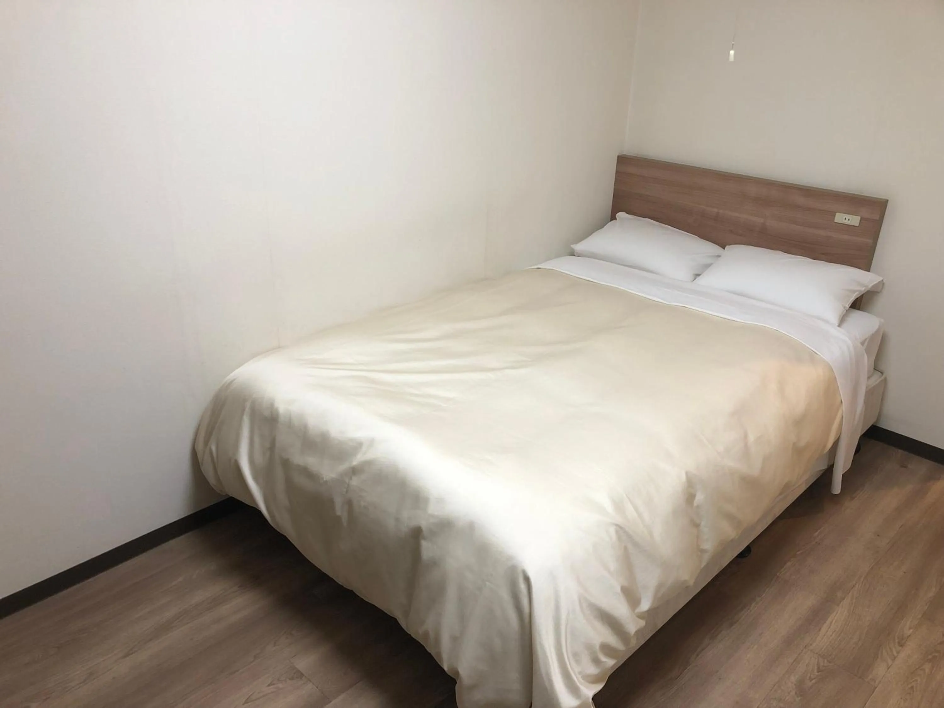 Photo of the whole room, Bed in Hotel Kimitsu Hills