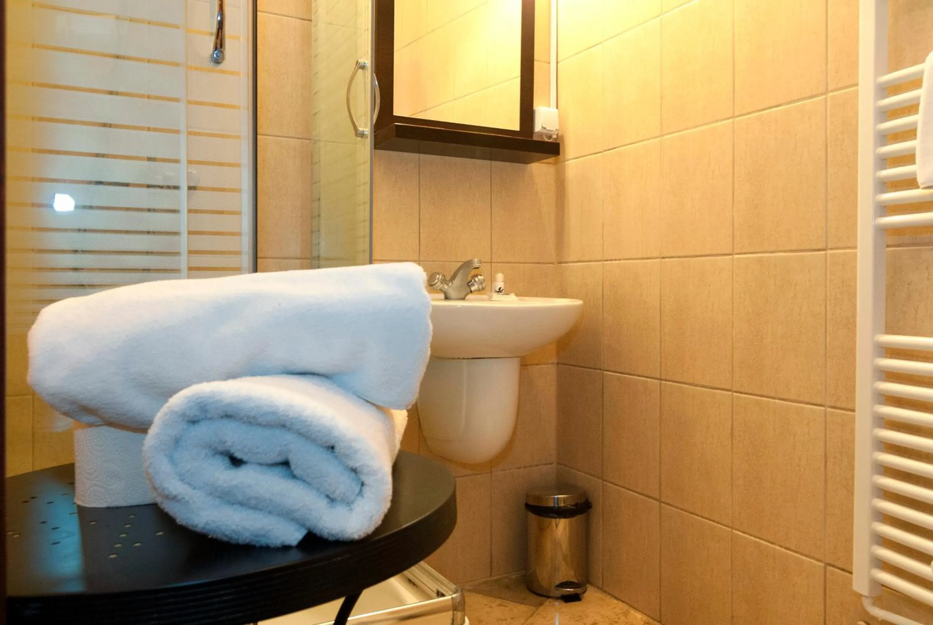 Bathroom in Krakow For You Main Square Apartments