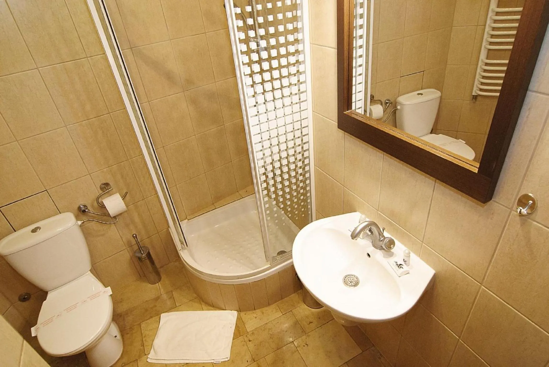 Shower in Krakow For You Main Square Apartments