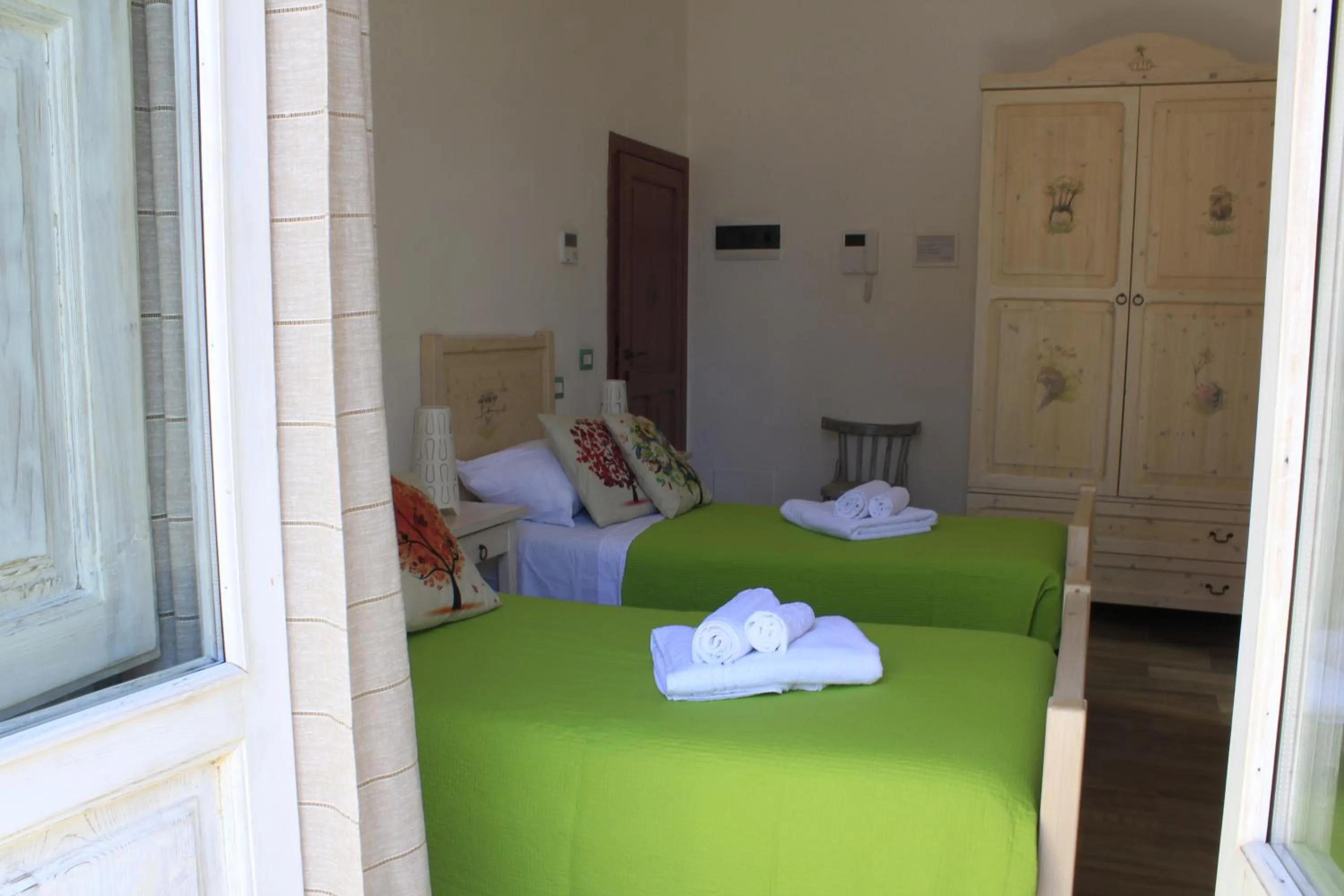 Photo of the whole room, Bed in Elementa