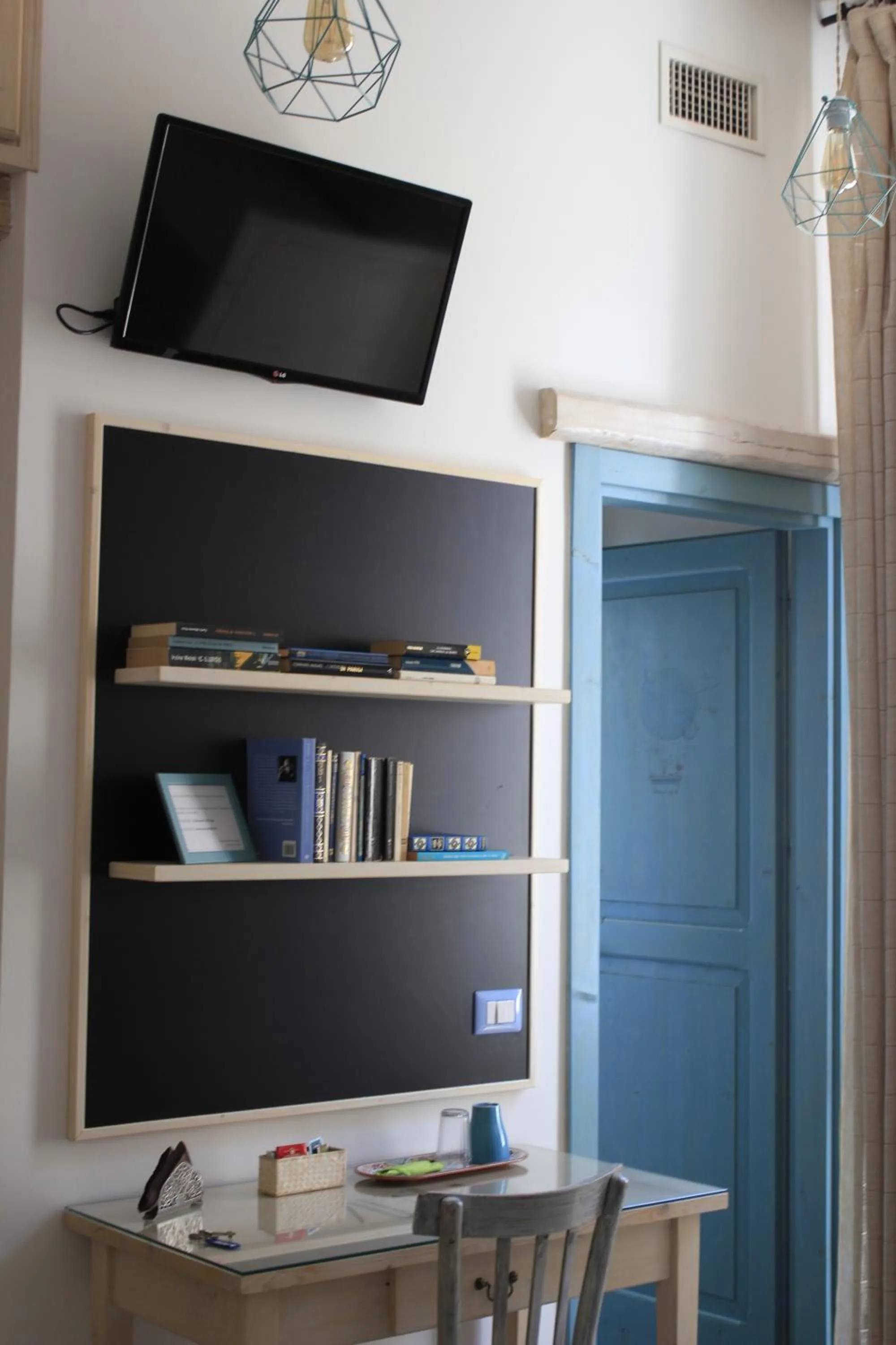 Photo of the whole room in Elementa