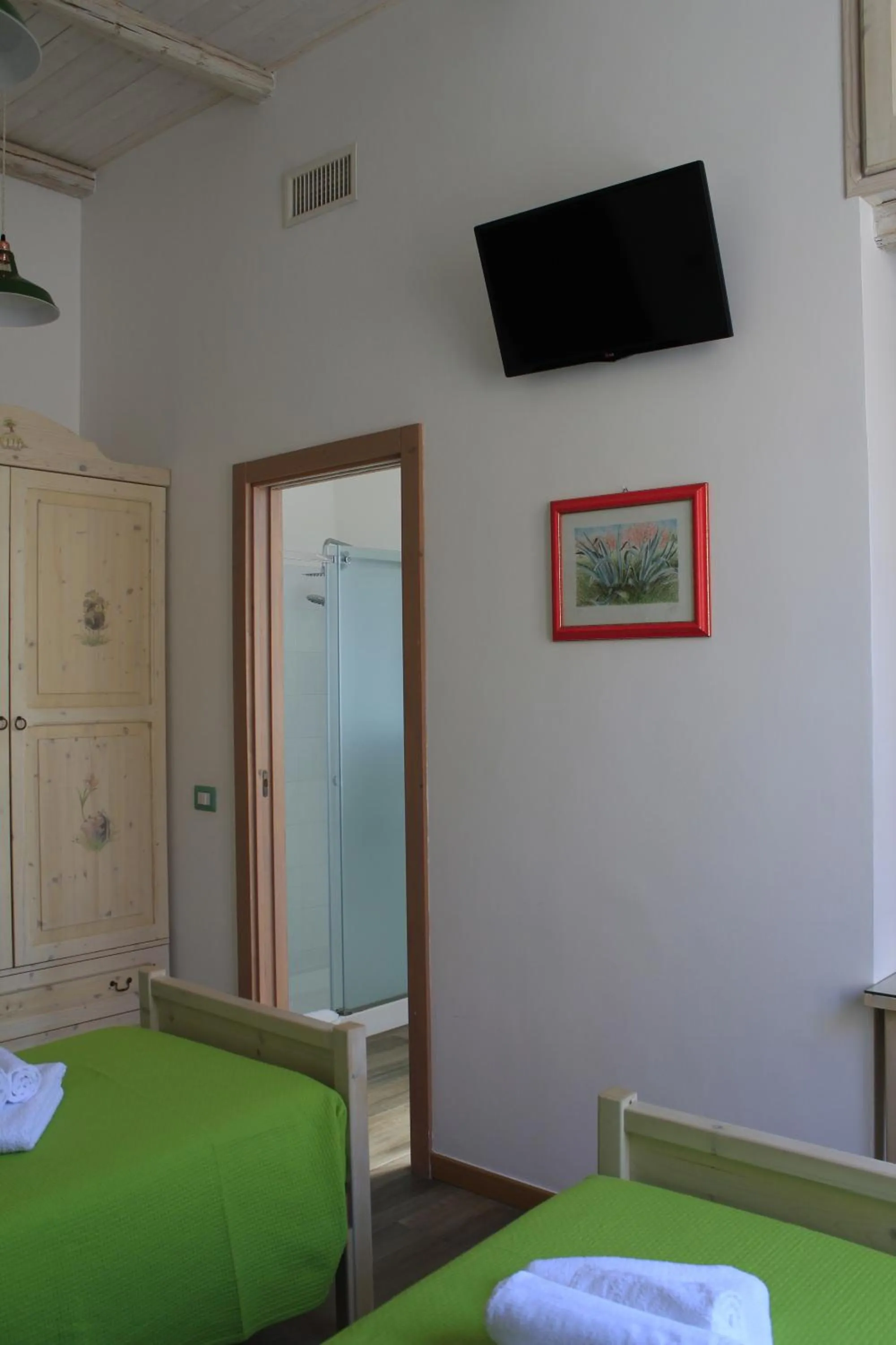 Photo of the whole room, Bed in Elementa