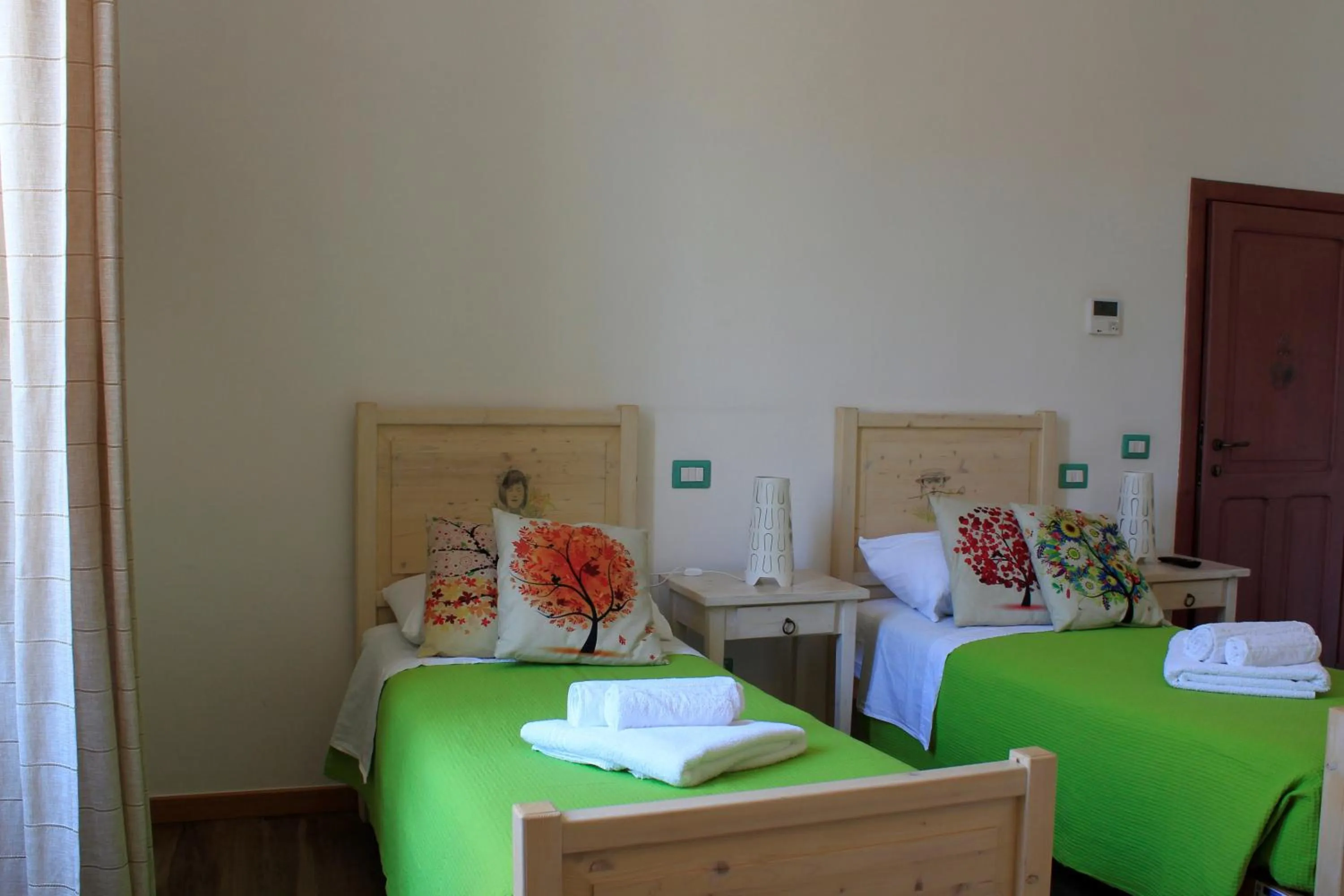 Photo of the whole room, Bed in Elementa