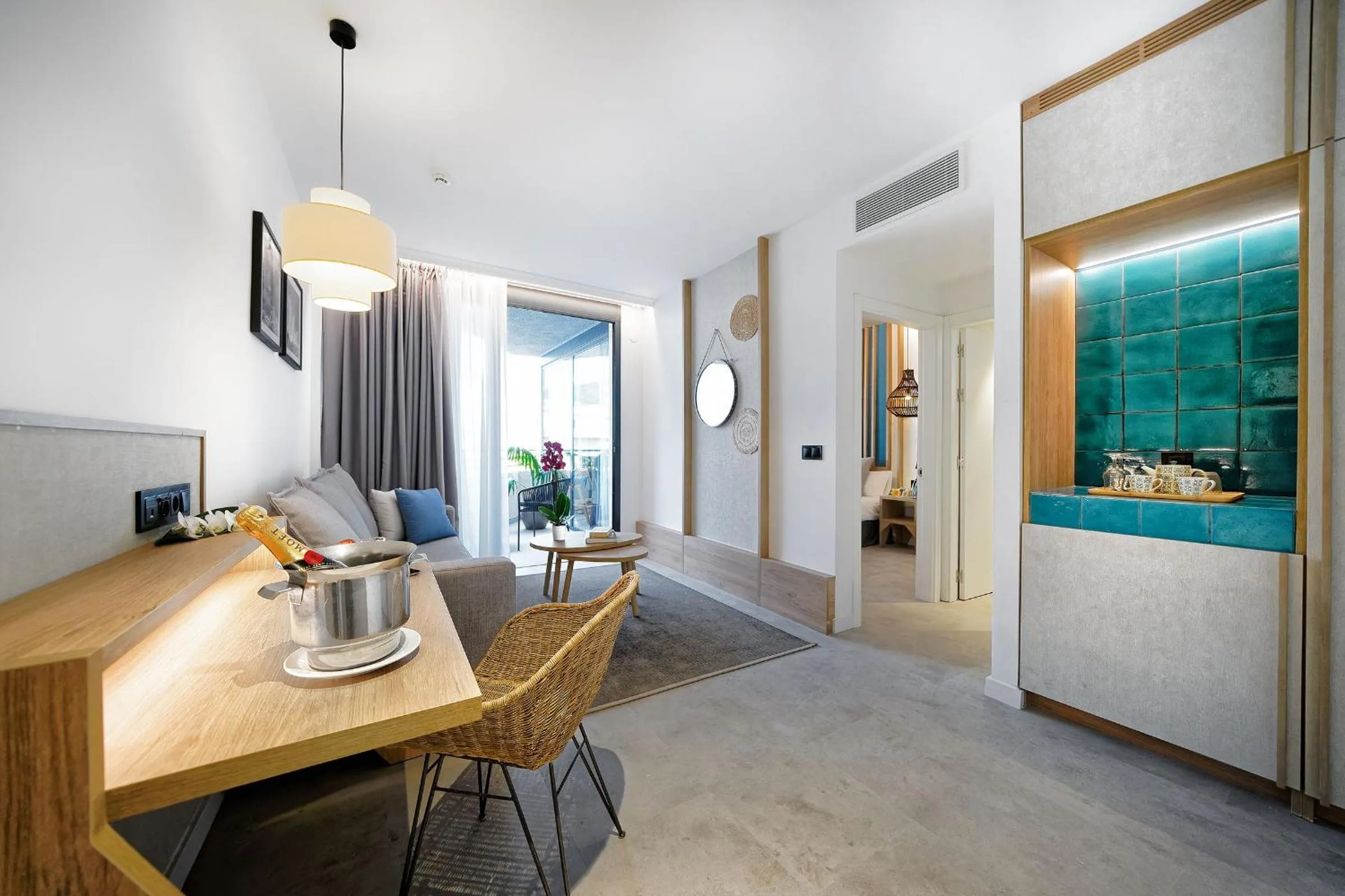 Coffee/tea facilities in Labranda Suites Costa Adeje