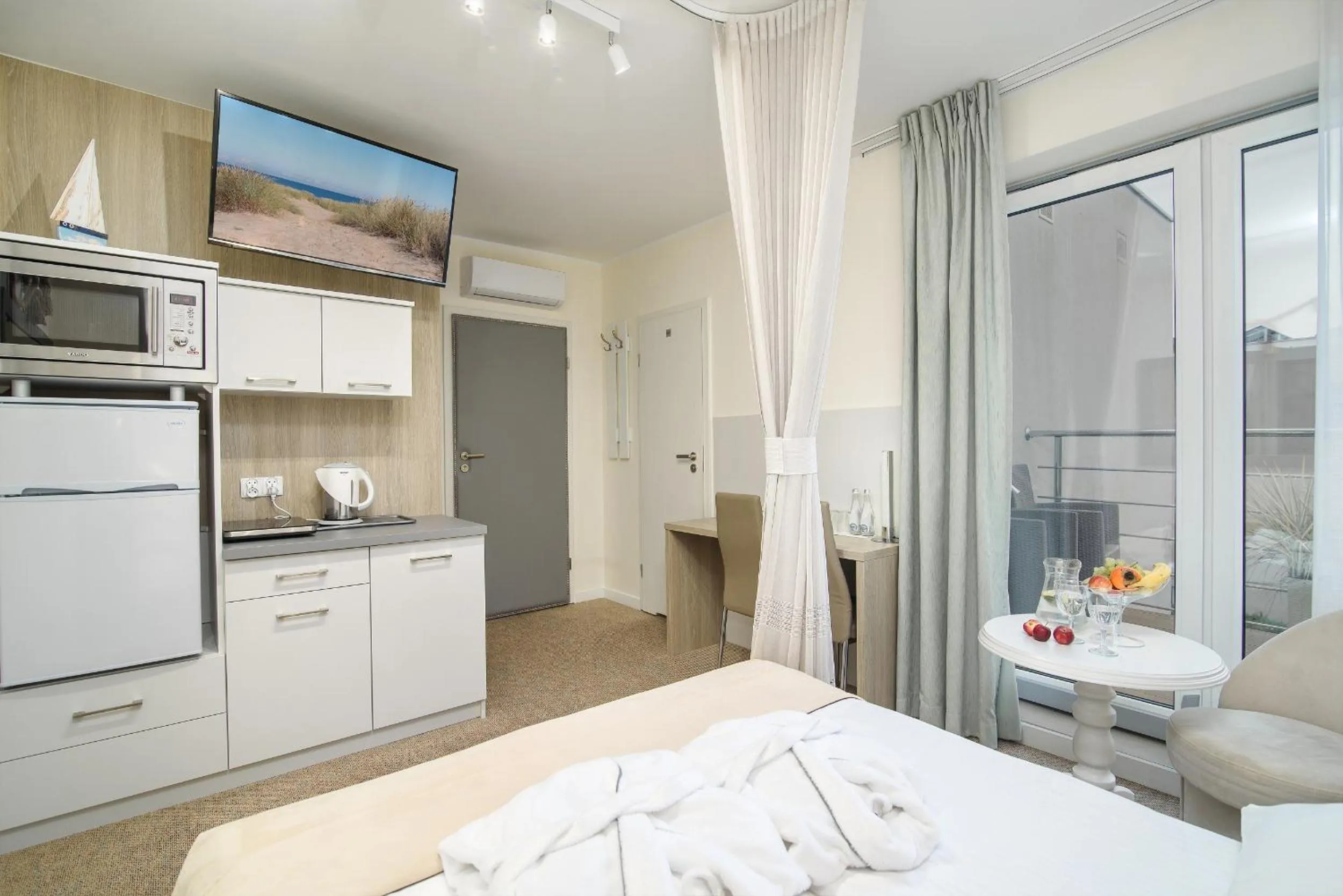 TV and multimedia, Bed in Kameralny Aparthotel Elegante Władysławowo - Adults Only