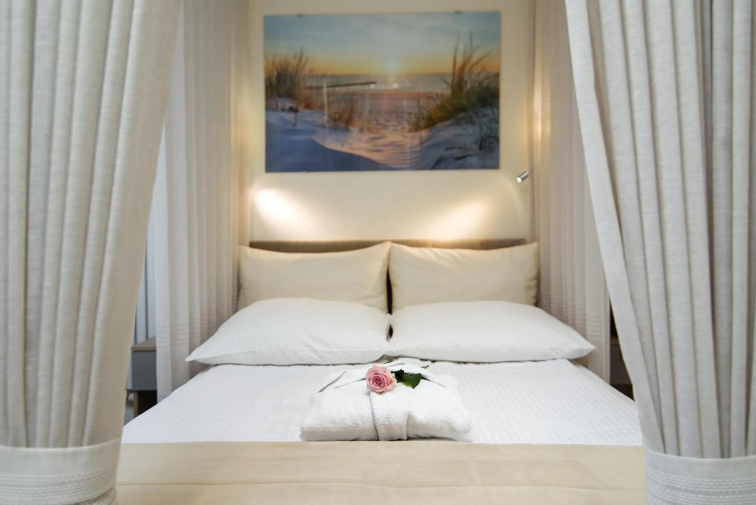 Bedroom, Bed in Kameralny Aparthotel Elegante Władysławowo - Adults Only