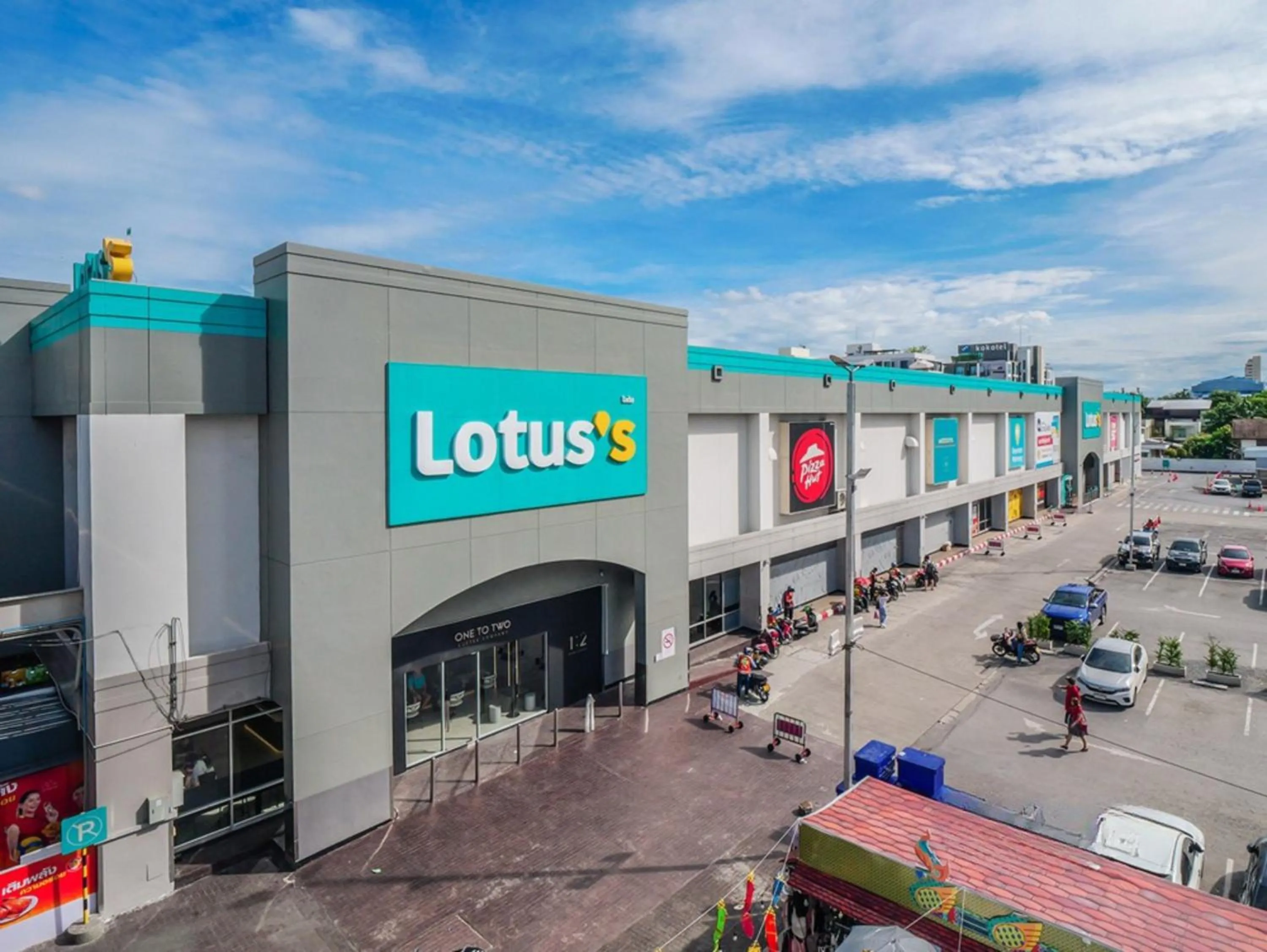 Shopping Area in Marriott Executive Apartments Bangkok, Sukhumvit 50