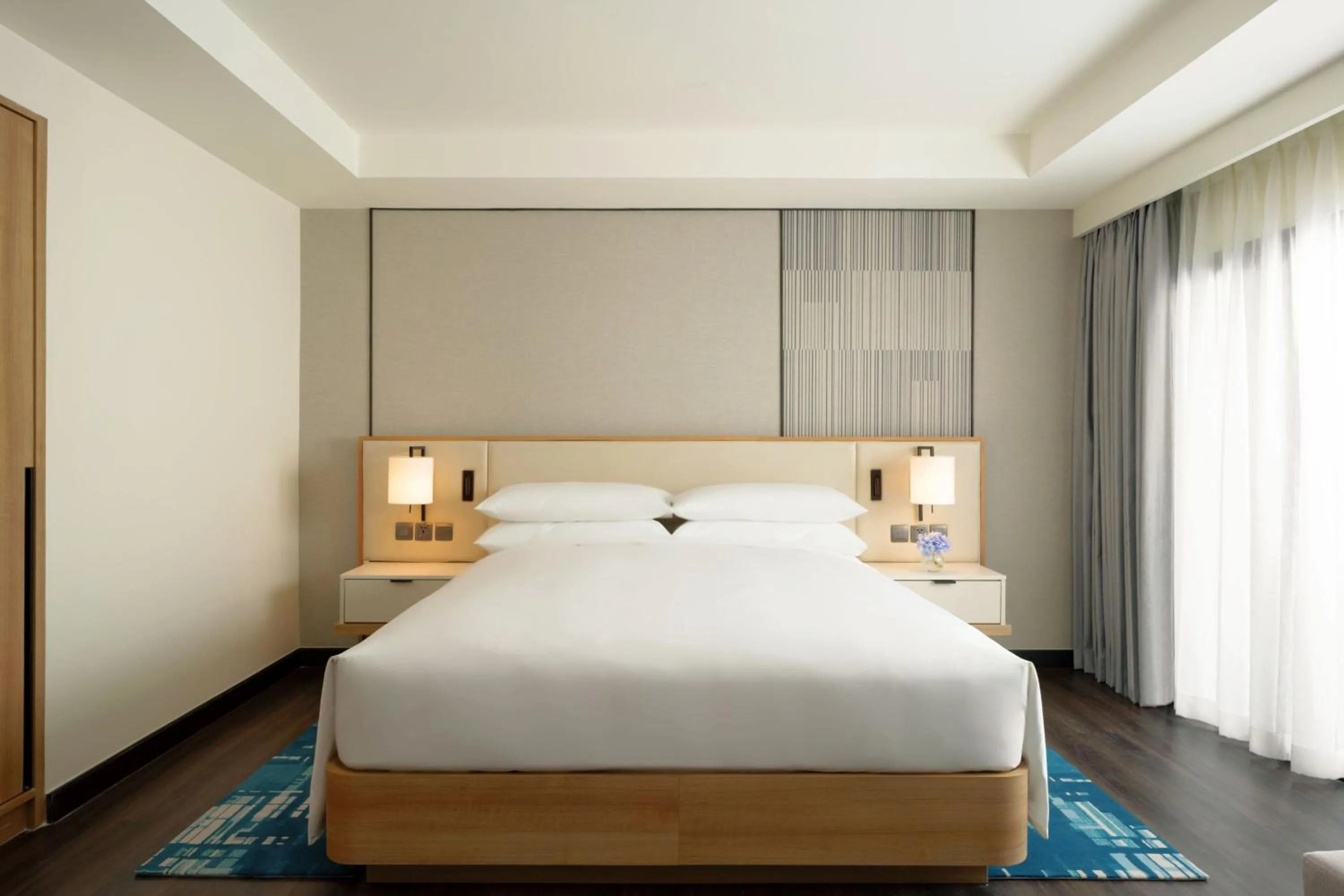 Photo of the whole room, Bed in Marriott Executive Apartments Bangkok, Sukhumvit 50