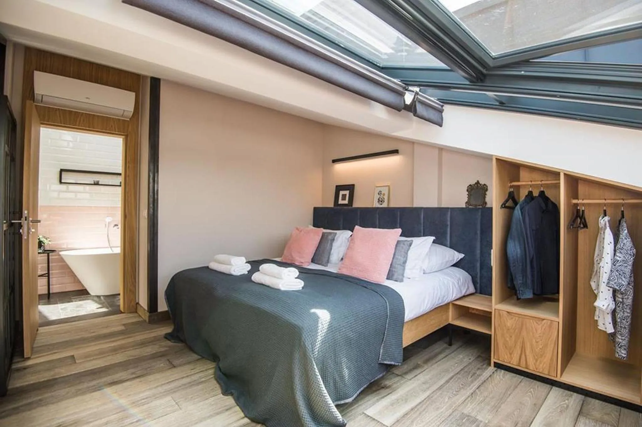 Superior Apartment with Fireplace and Castle View in Stradom 15 - LoftAffair Collection