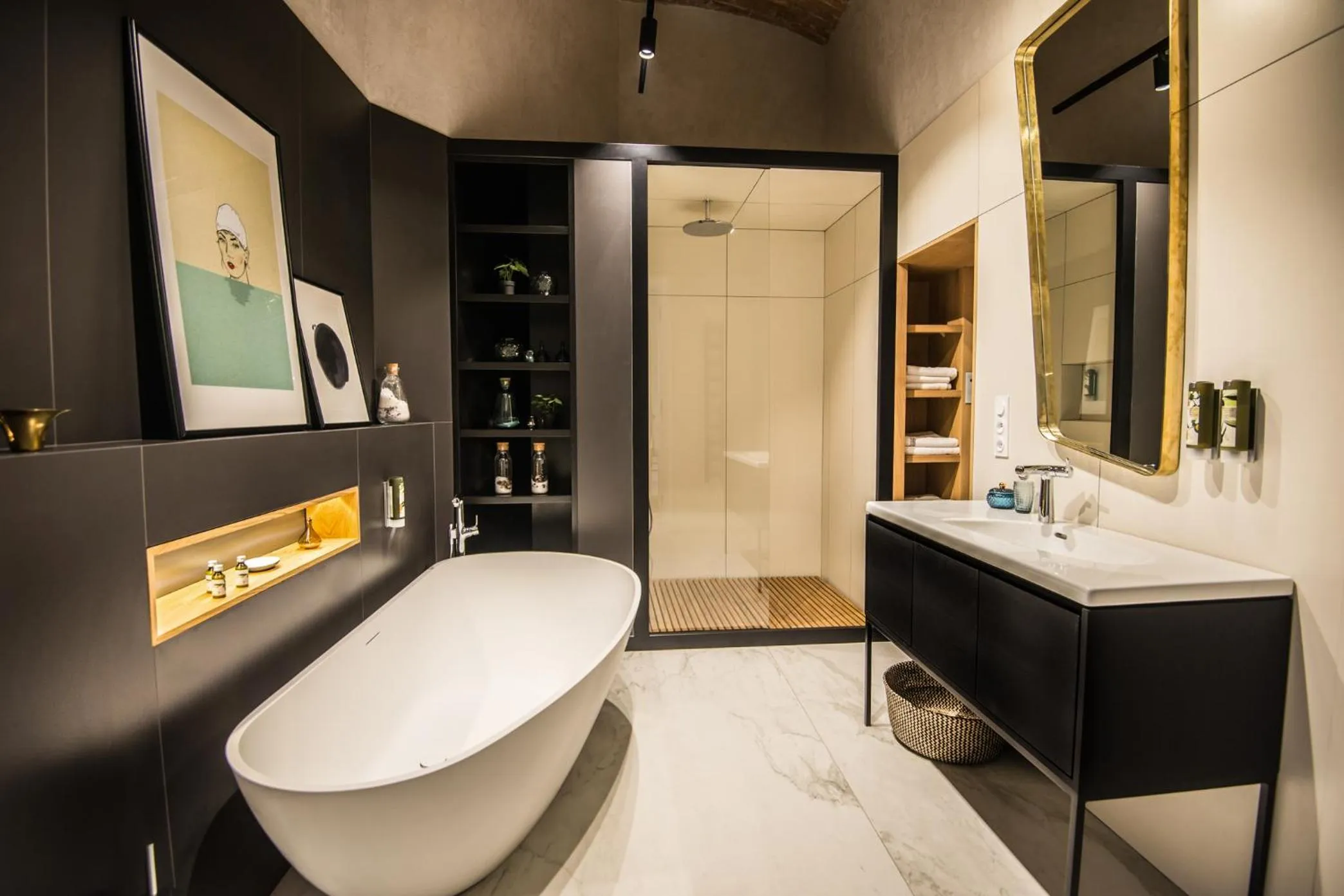 Shower in Stradom15 Apartments