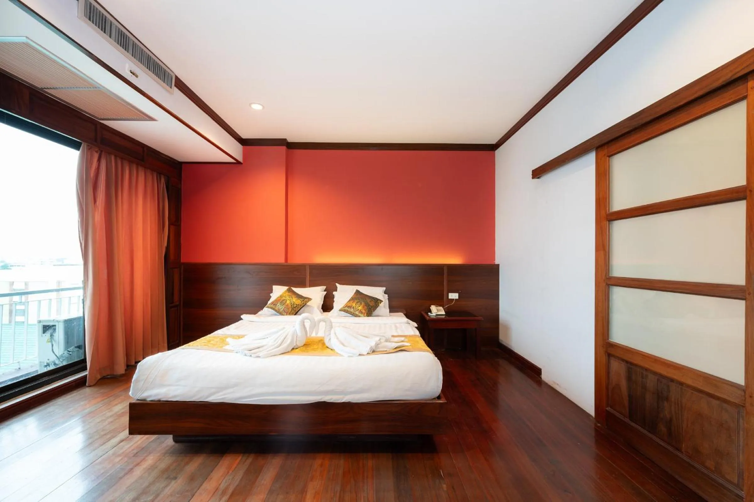 Bed in The President Hotel at Chokchai 4