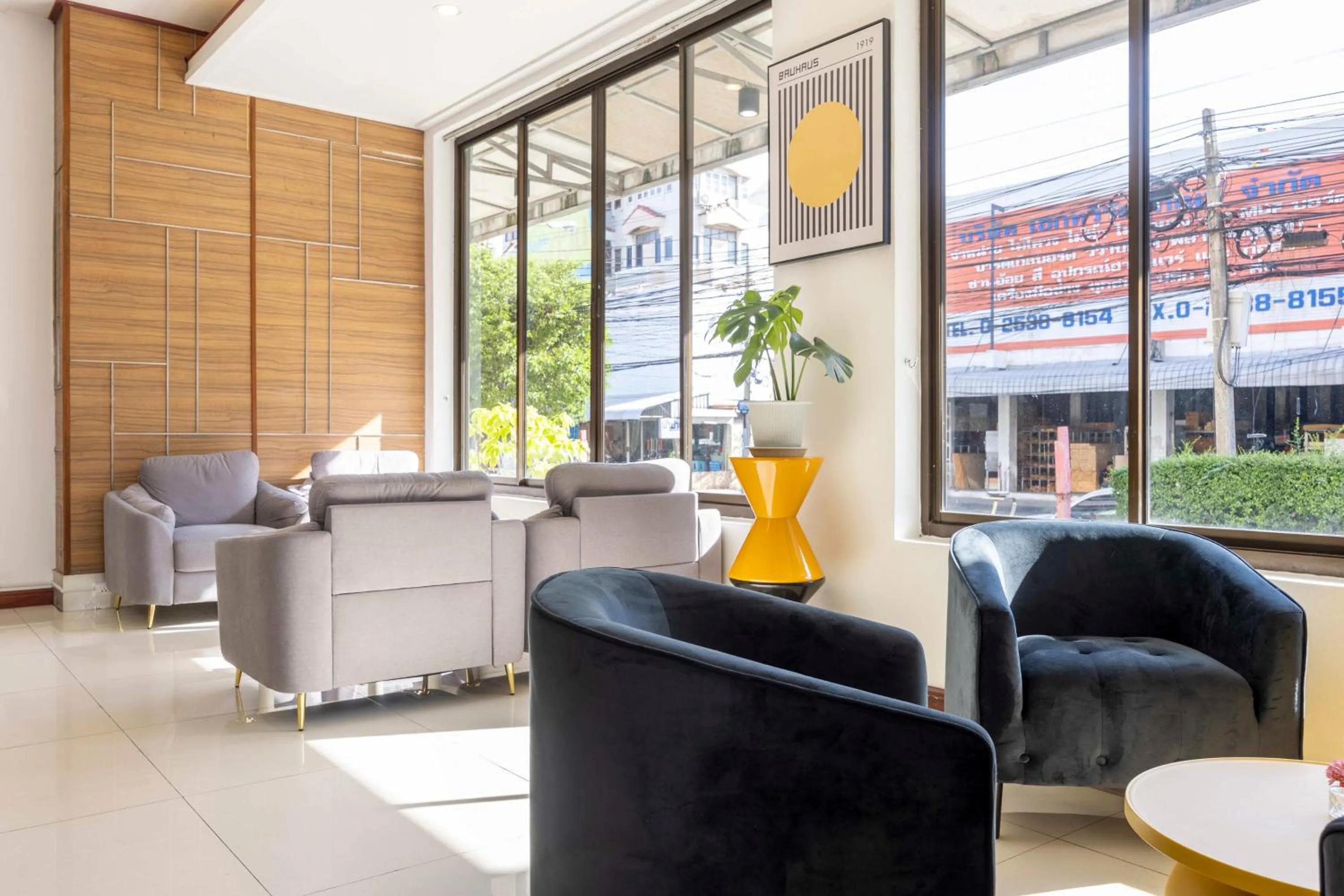 Living room in The President Hotel at Chokchai 4