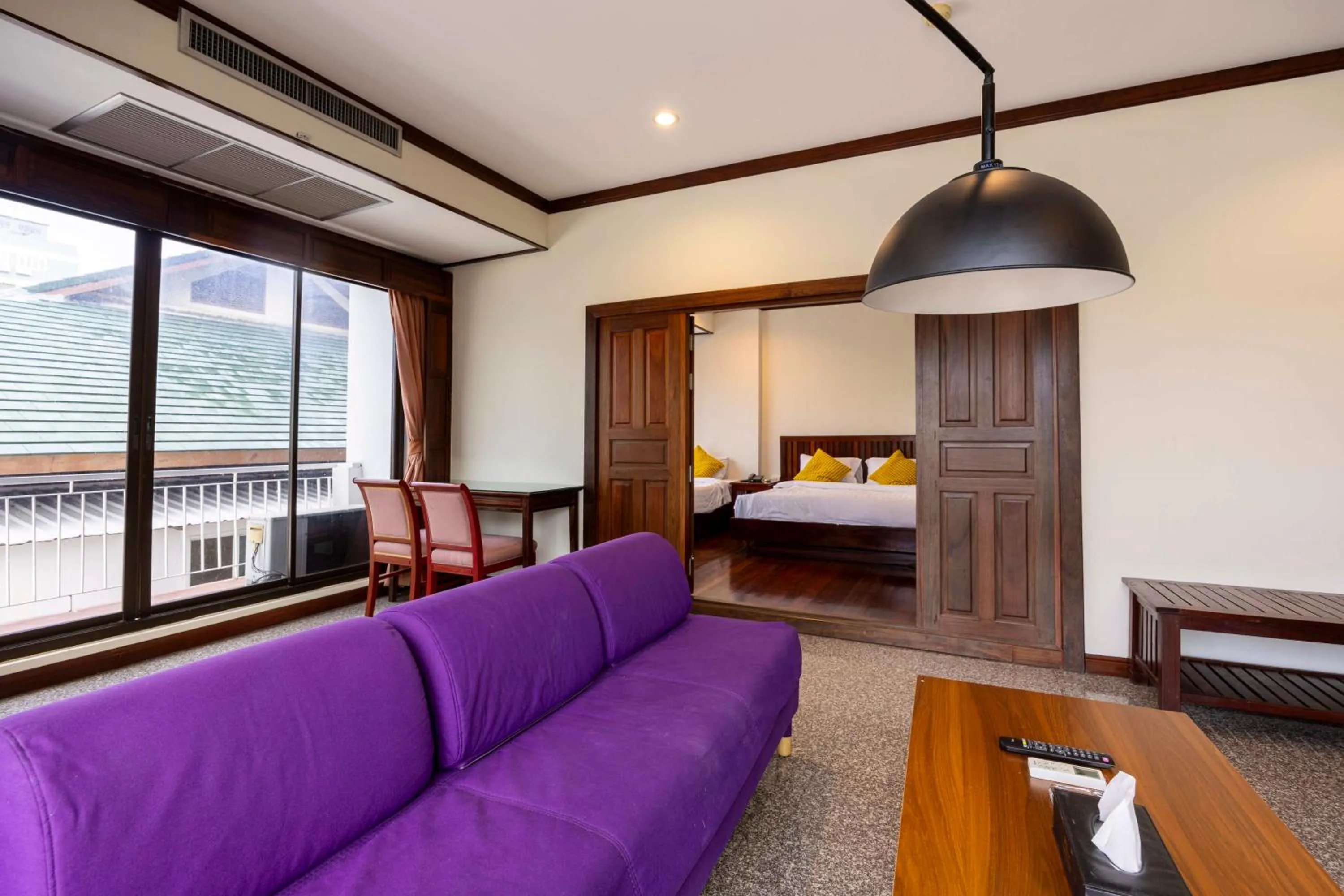 Living room, Bed in The President Hotel at Chokchai 4