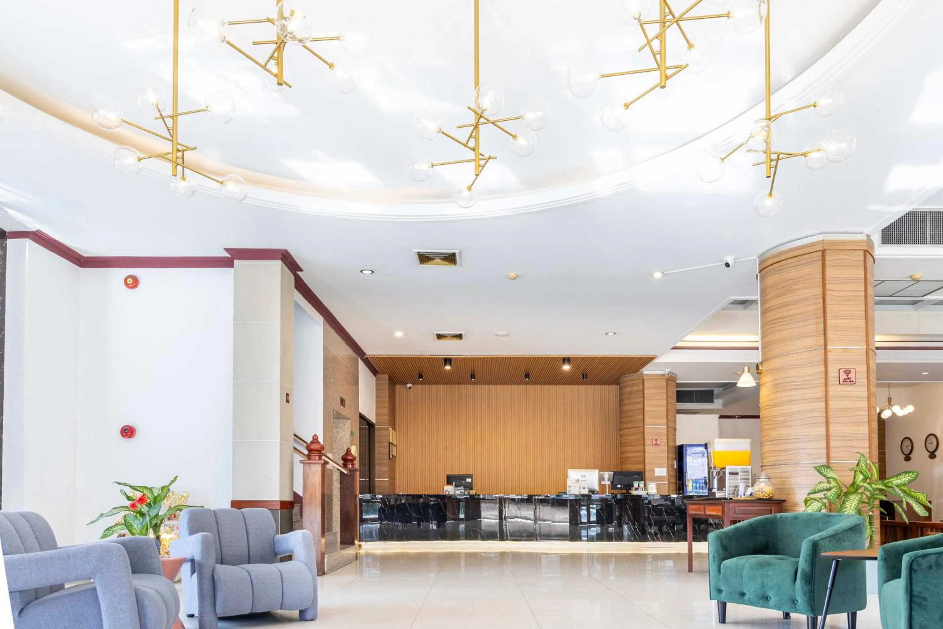 Seating area in The President Hotel at Chokchai 4