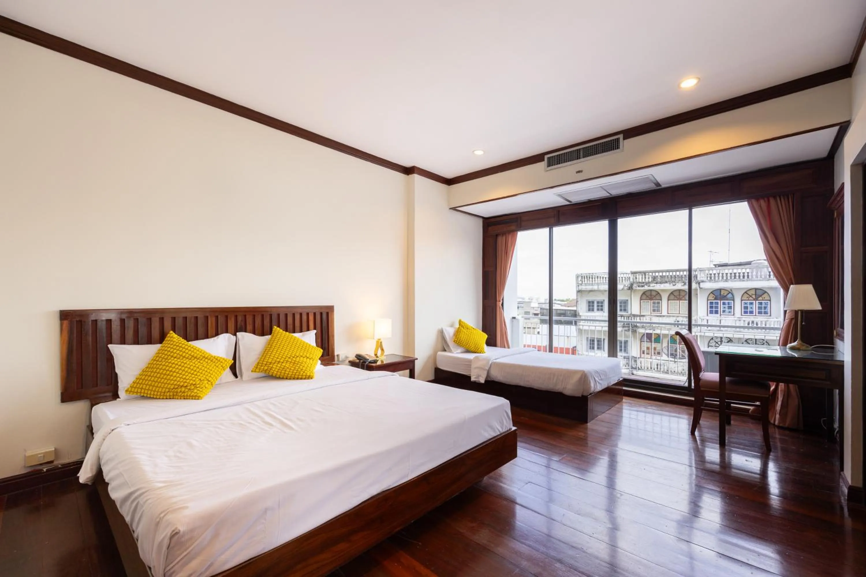 Bed in The President Hotel at Chokchai 4