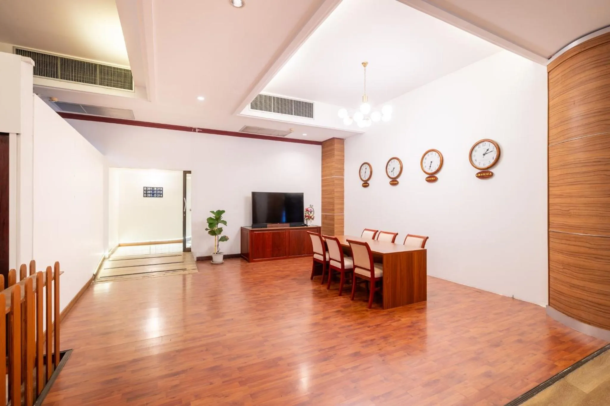 Lobby or reception in The President Hotel at Chokchai 4