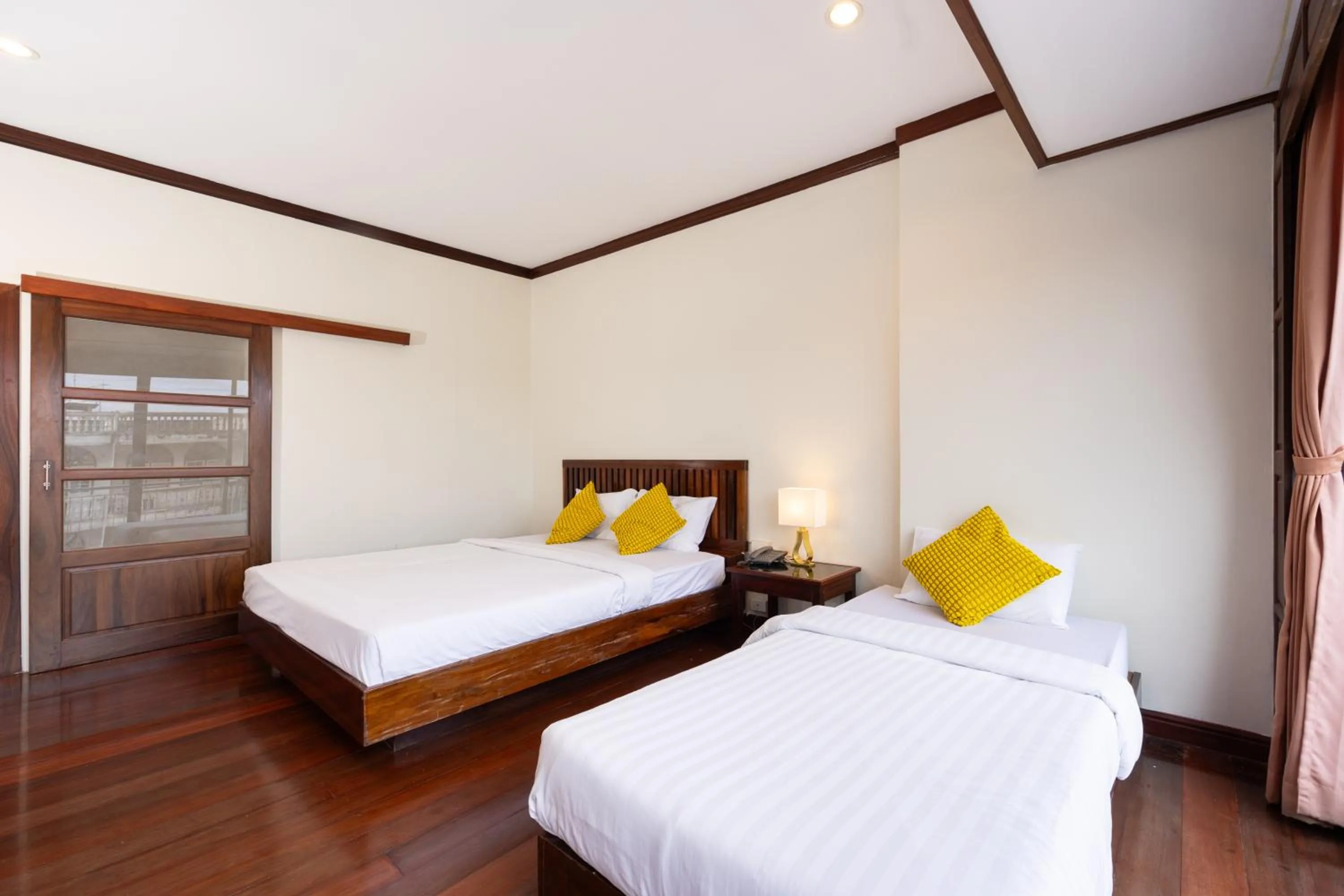 Bed in The President Hotel at Chokchai 4