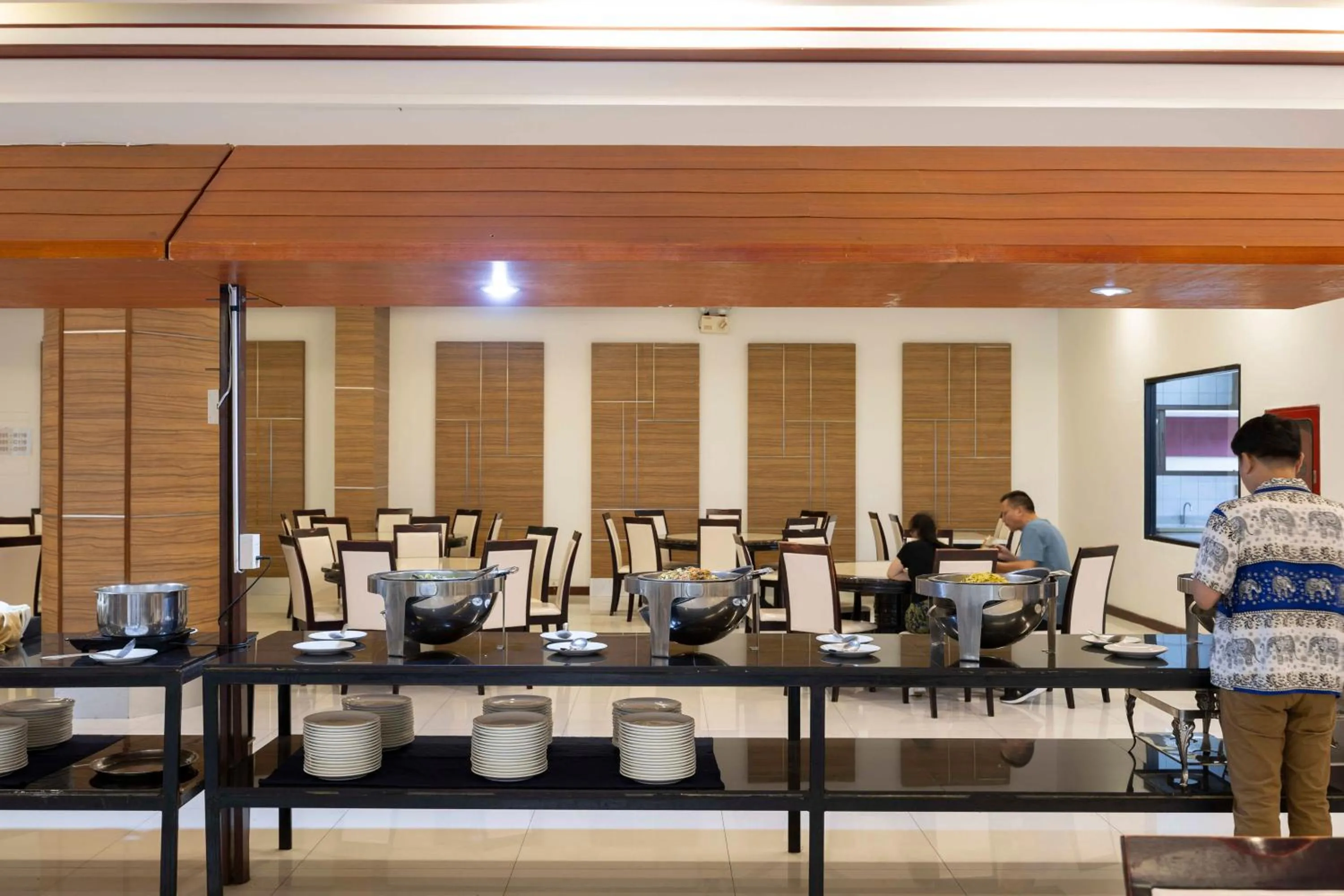 Restaurant/places to eat in The President Hotel at Chokchai 4