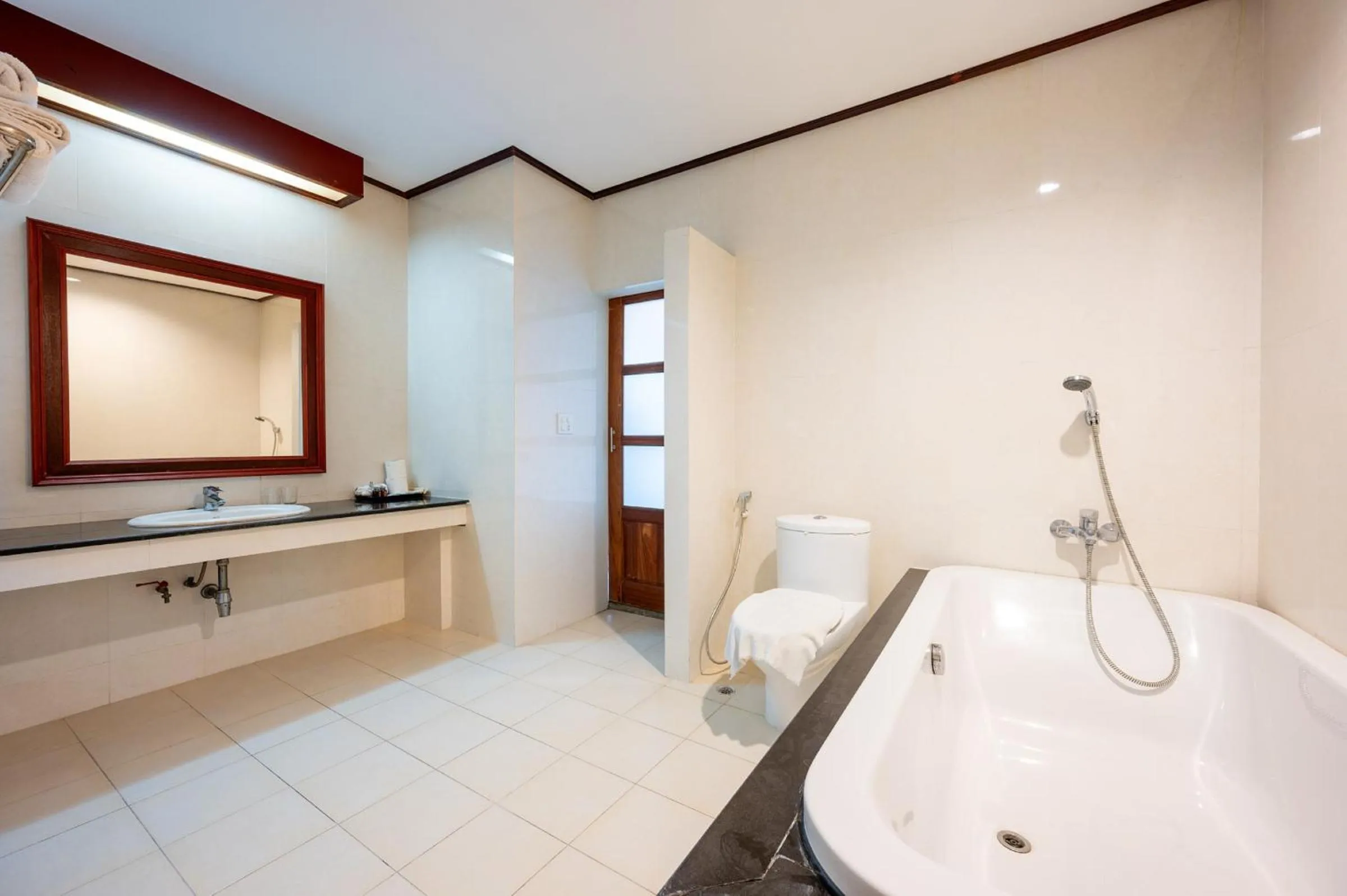 Shower in The President Hotel at Chokchai 4