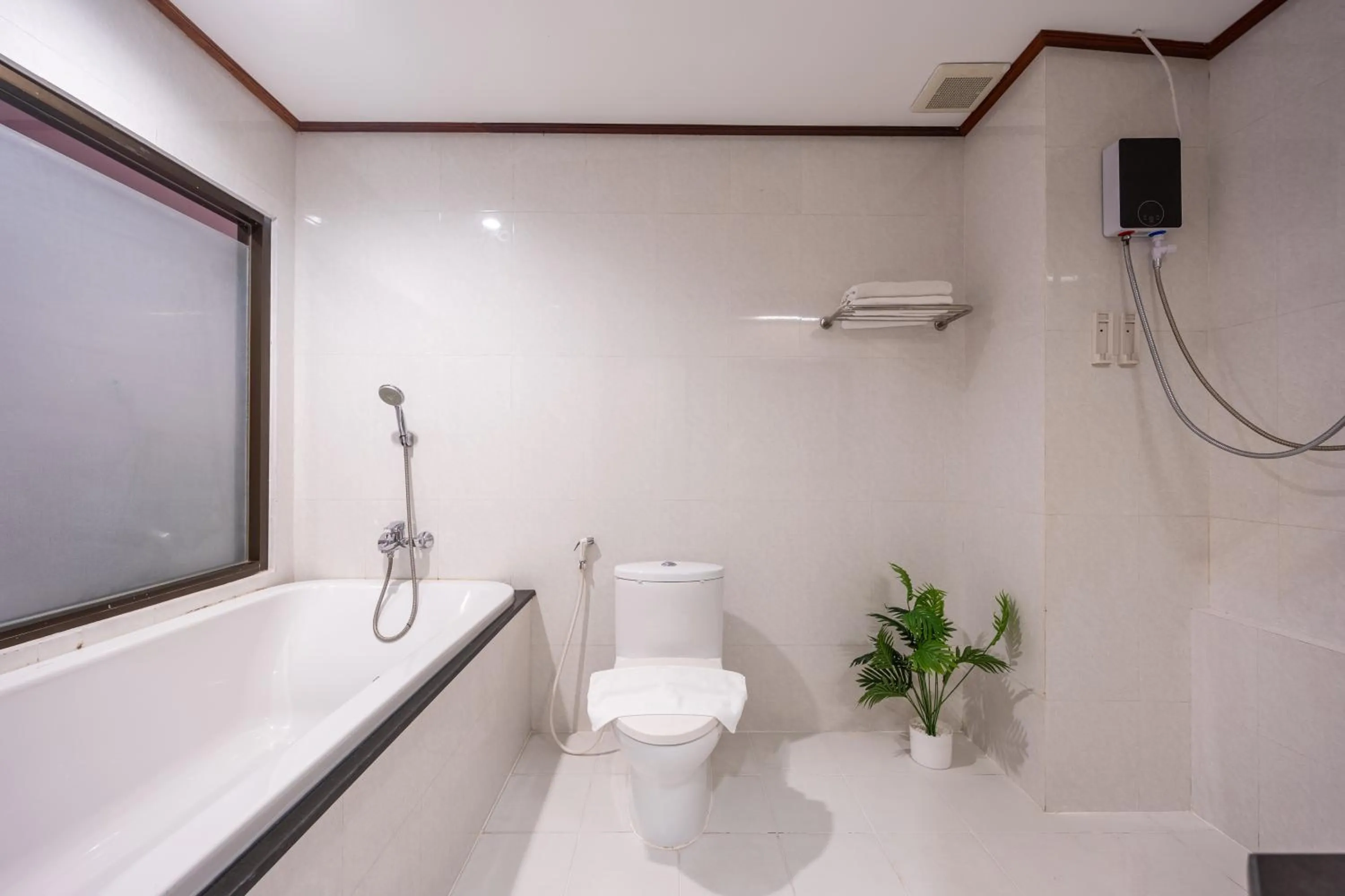 Shower in The President Hotel at Chokchai 4