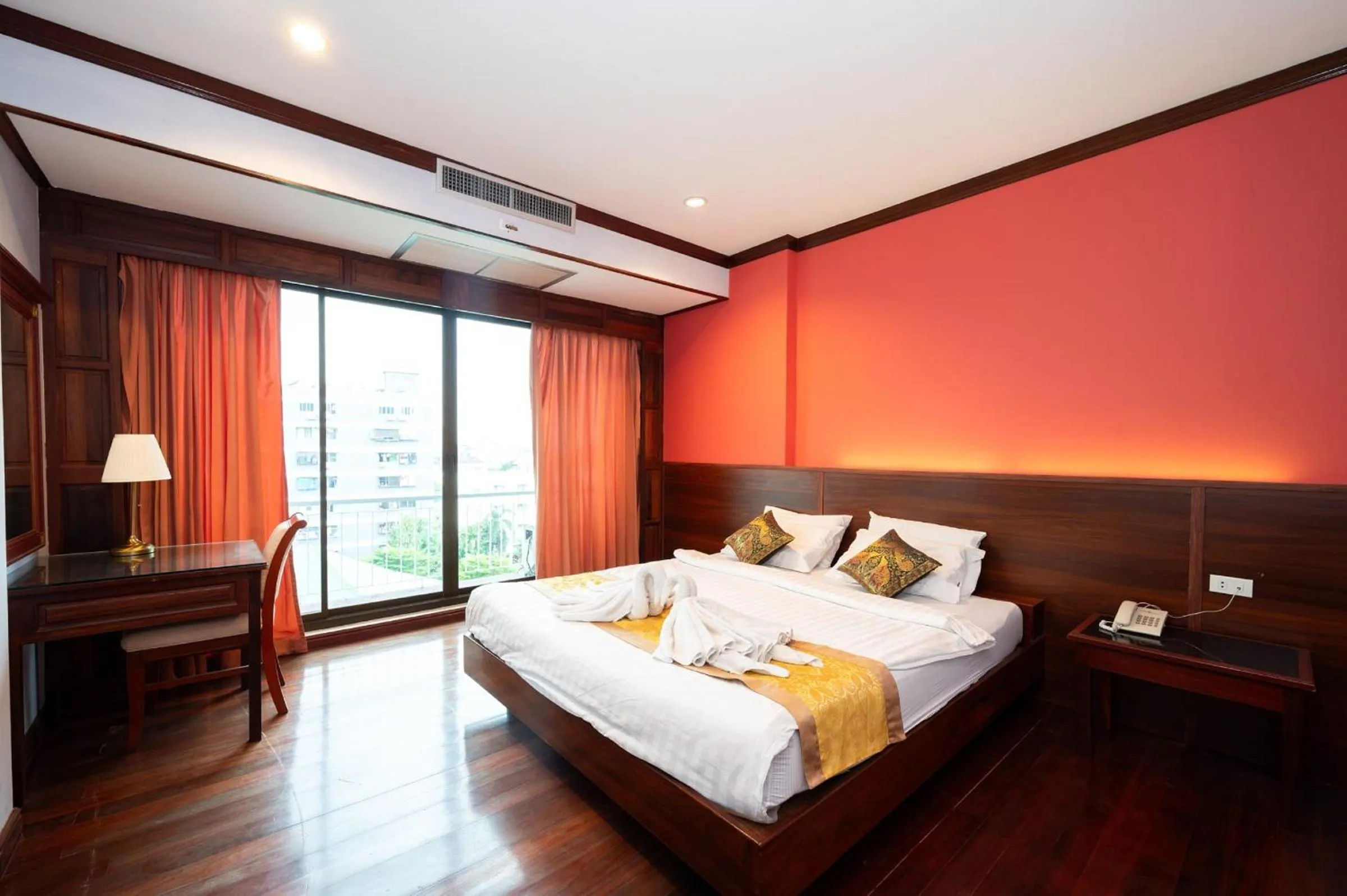 Bed in The President Hotel at Chokchai 4