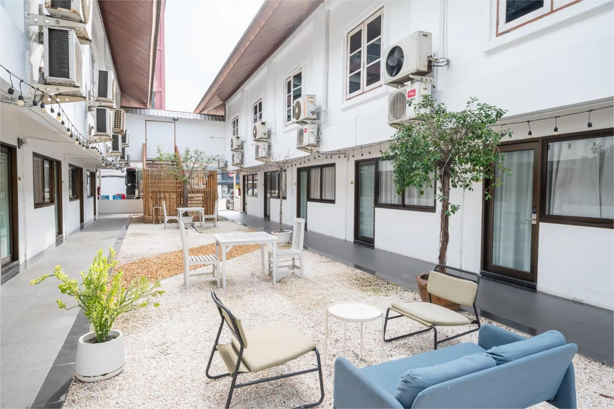 Day in The President Hotel at Chokchai 4