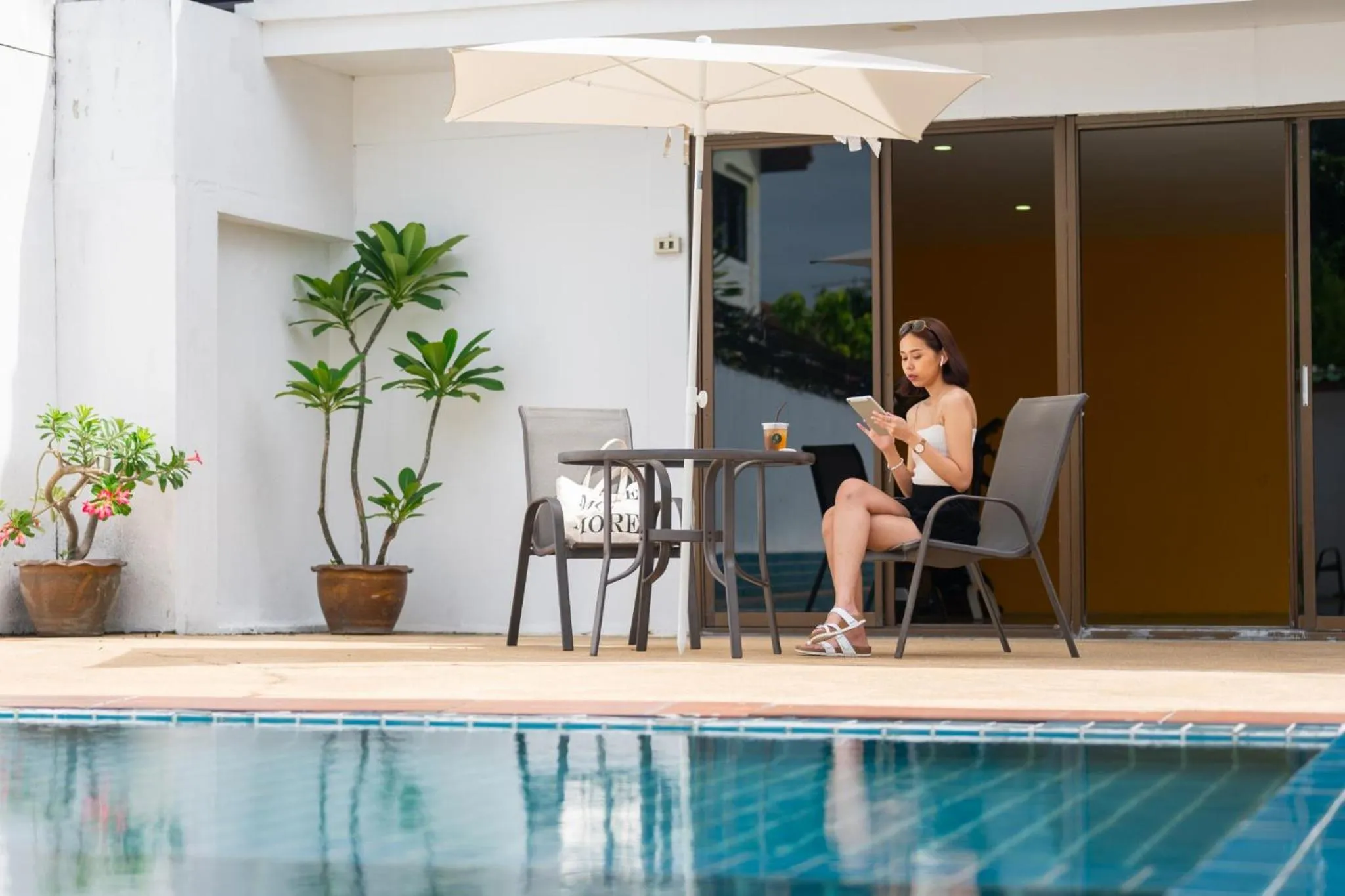 Day in The President Hotel at Chokchai 4