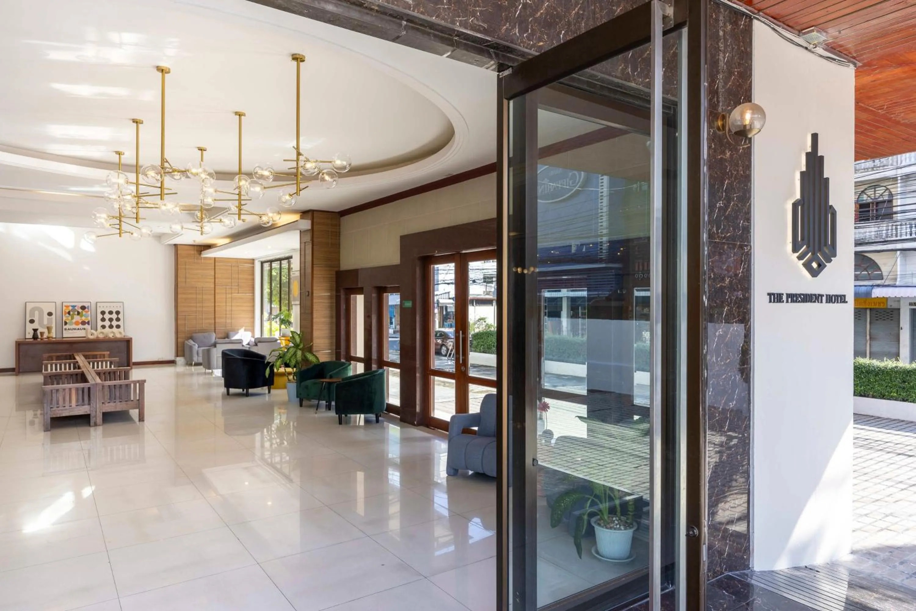 Seating area in The President Hotel at Chokchai 4