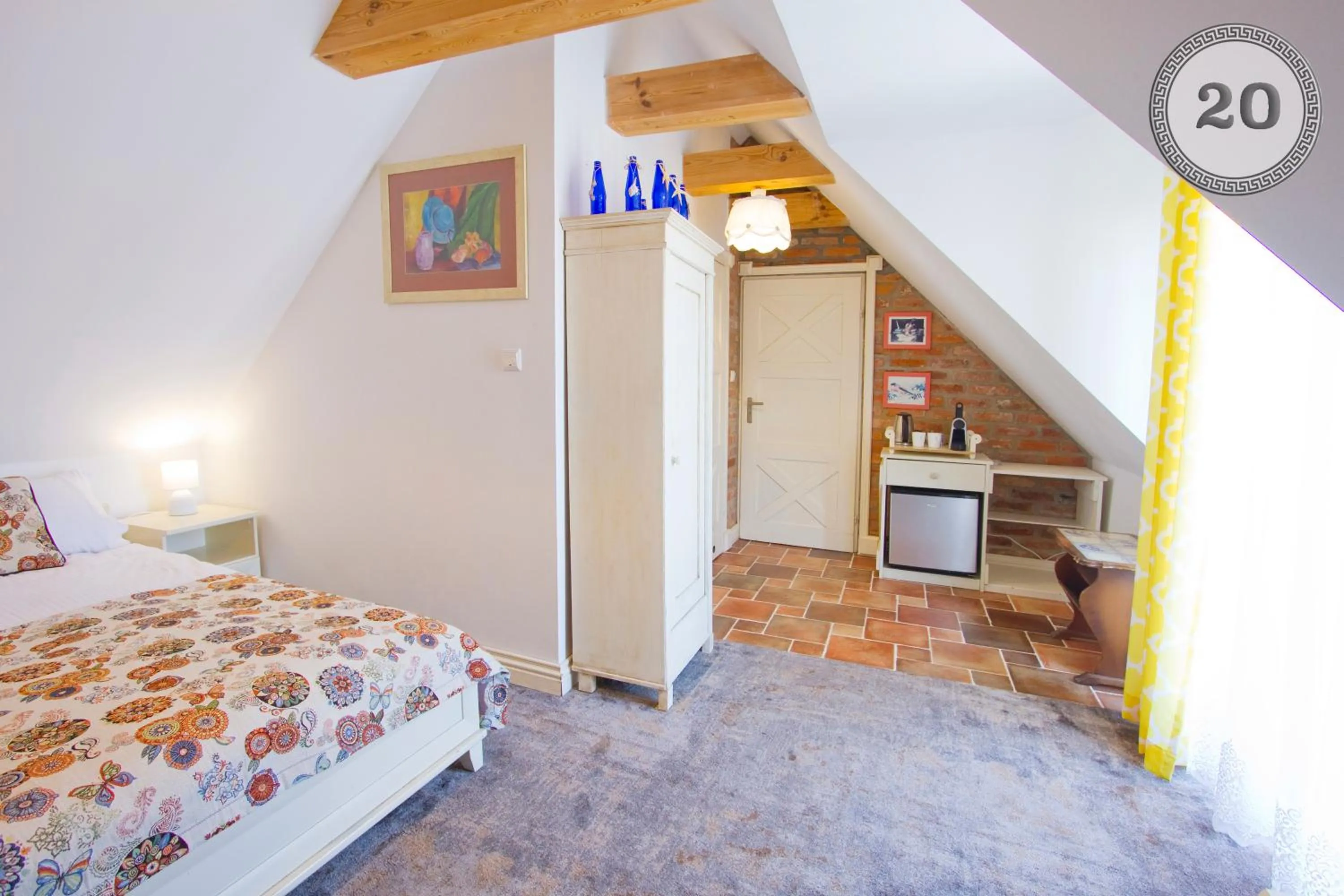 Photo of the whole room in Willa Meander