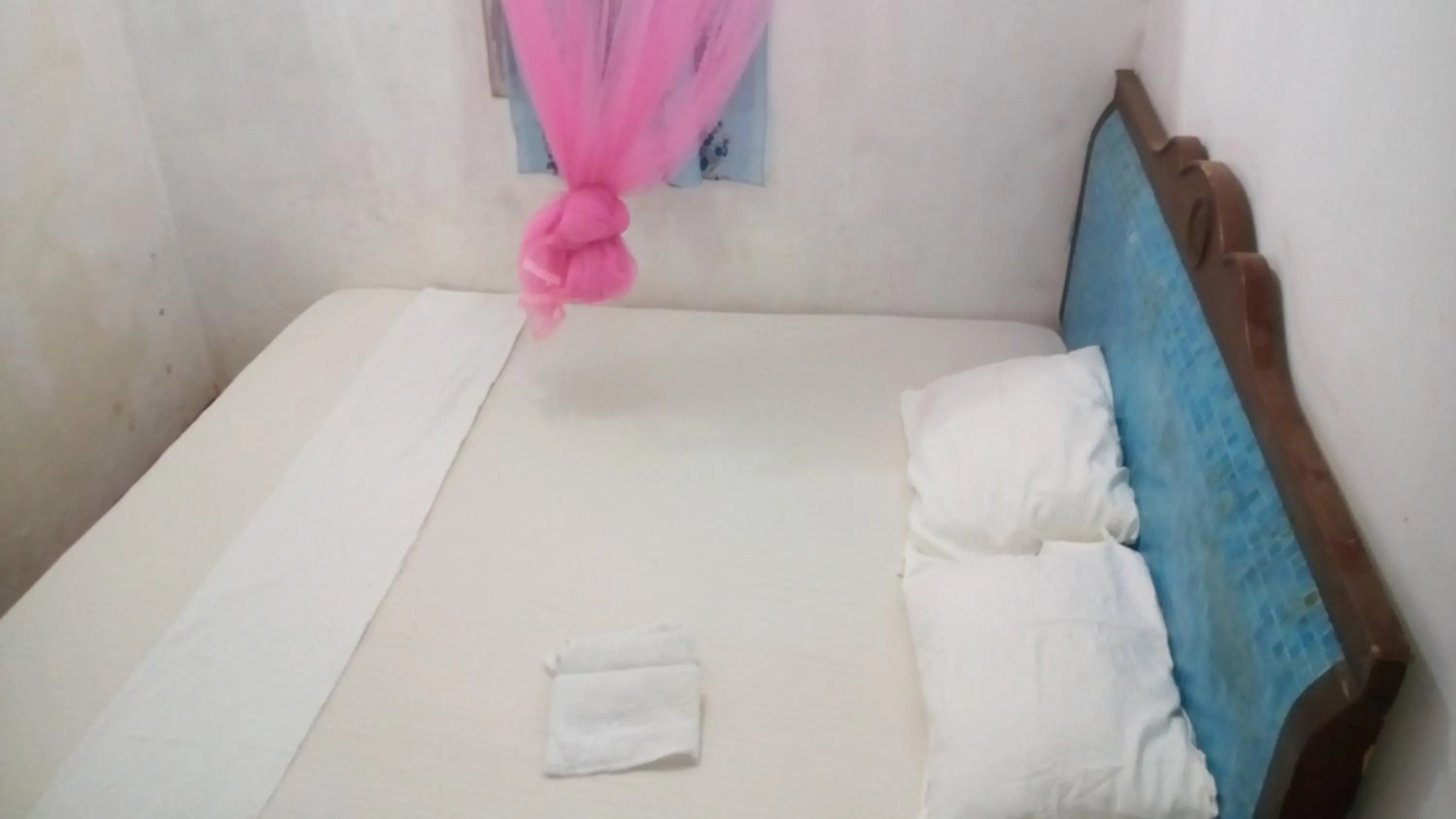 Bedroom, Bed in Nilaveli Beach Rooms