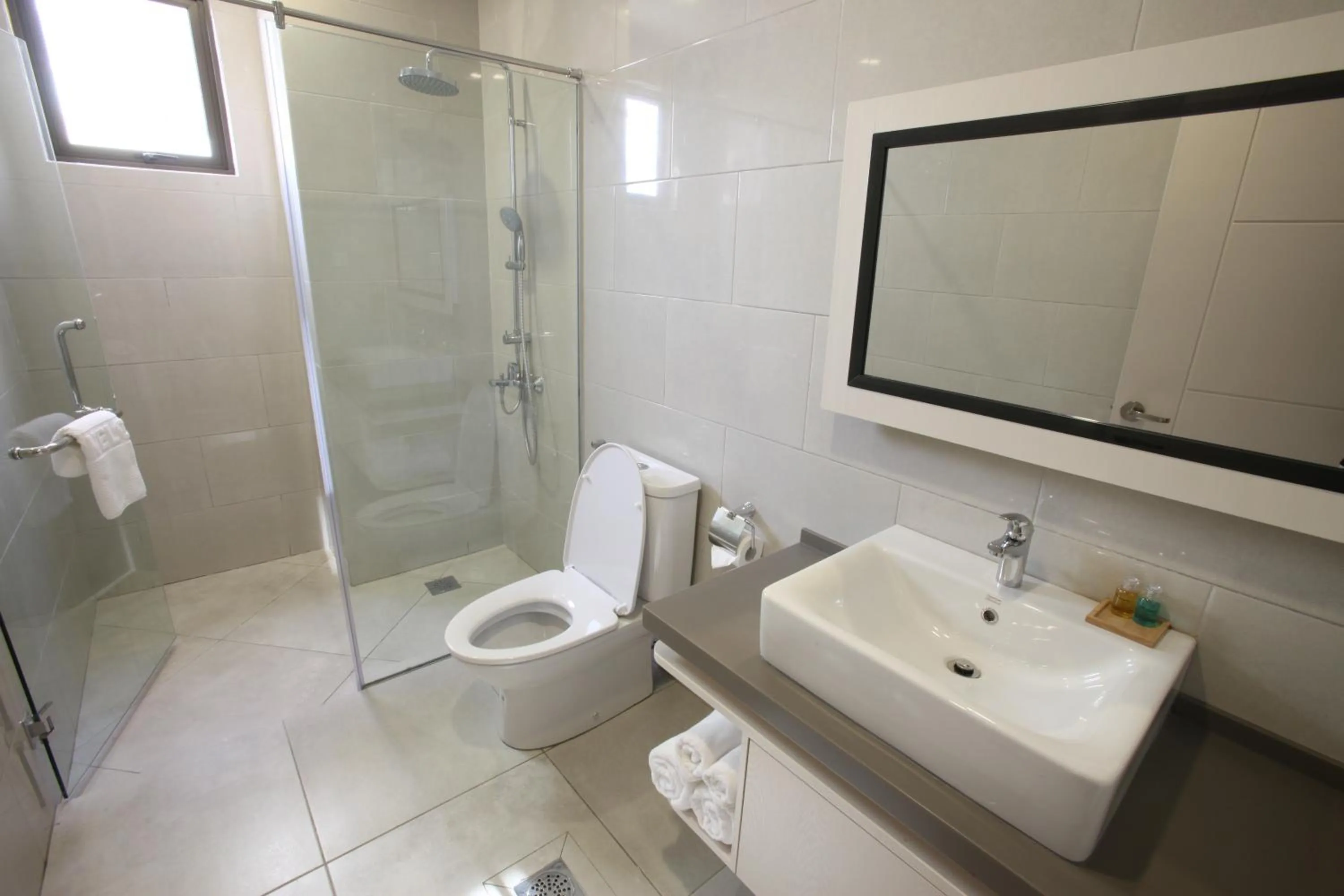 Shower in D'Anggerek Serviced Apartment