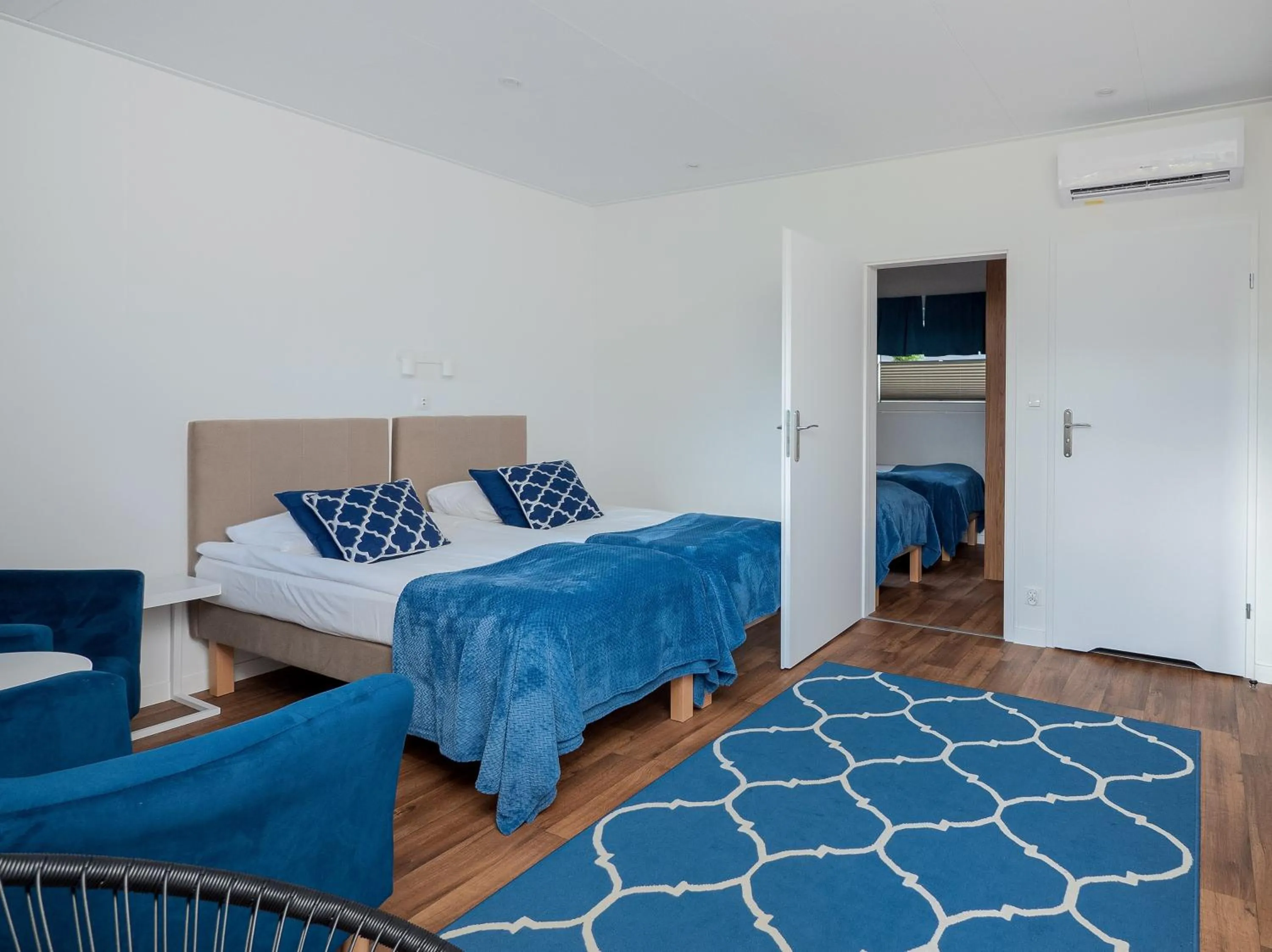 Photo of the whole room, Bed in Holiday Golden Resort & Spa