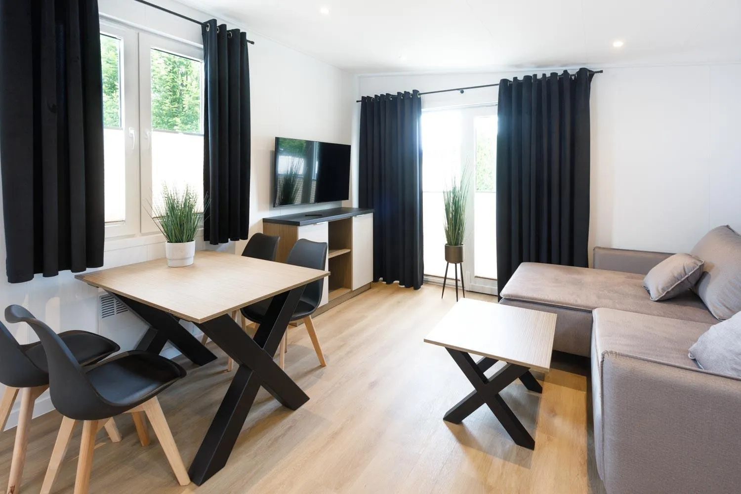 Seating area in Holiday Golden Resort & Spa