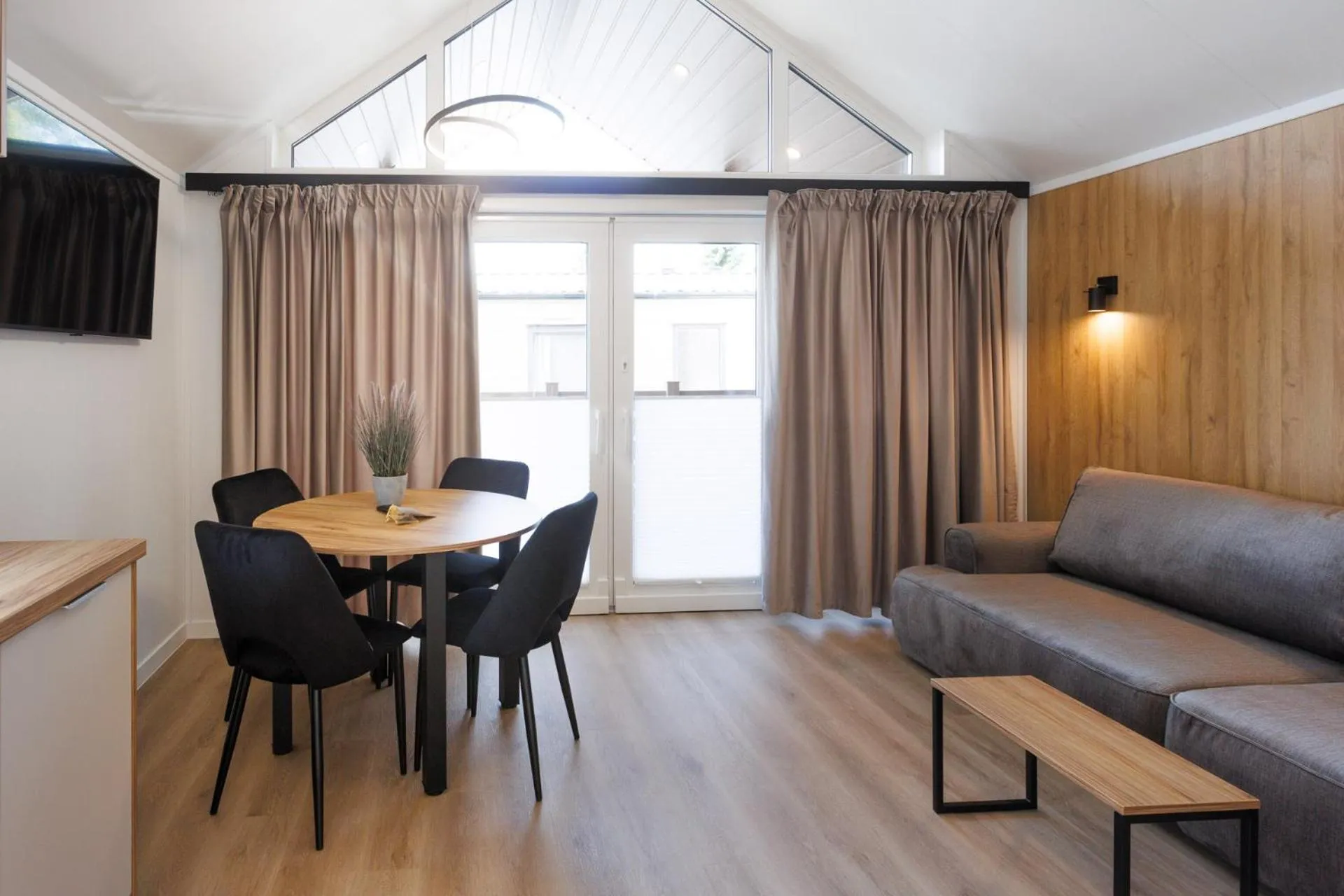 Seating area in Holiday Golden Resort & Spa