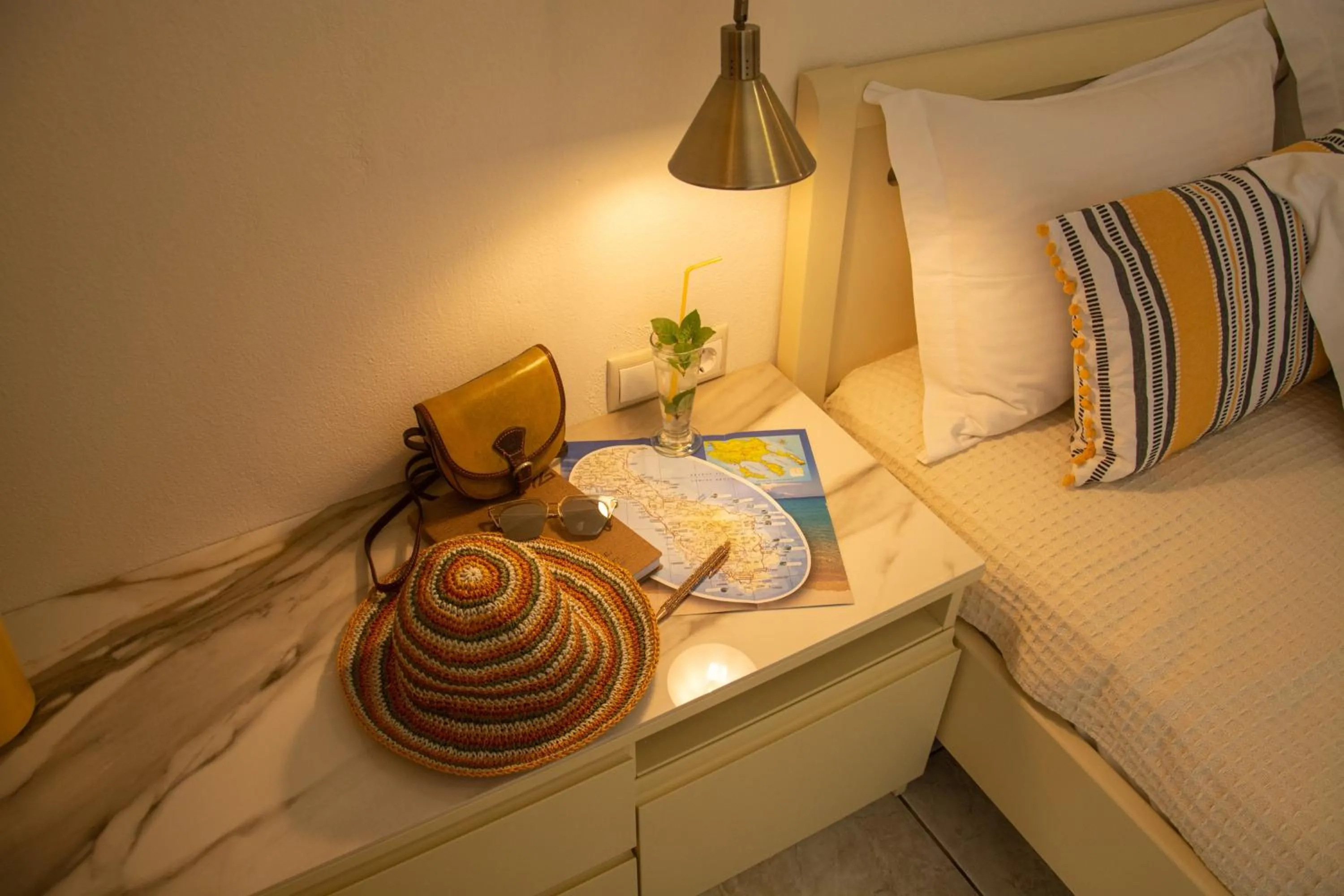 hair dresser, Bed in Aristea Studios