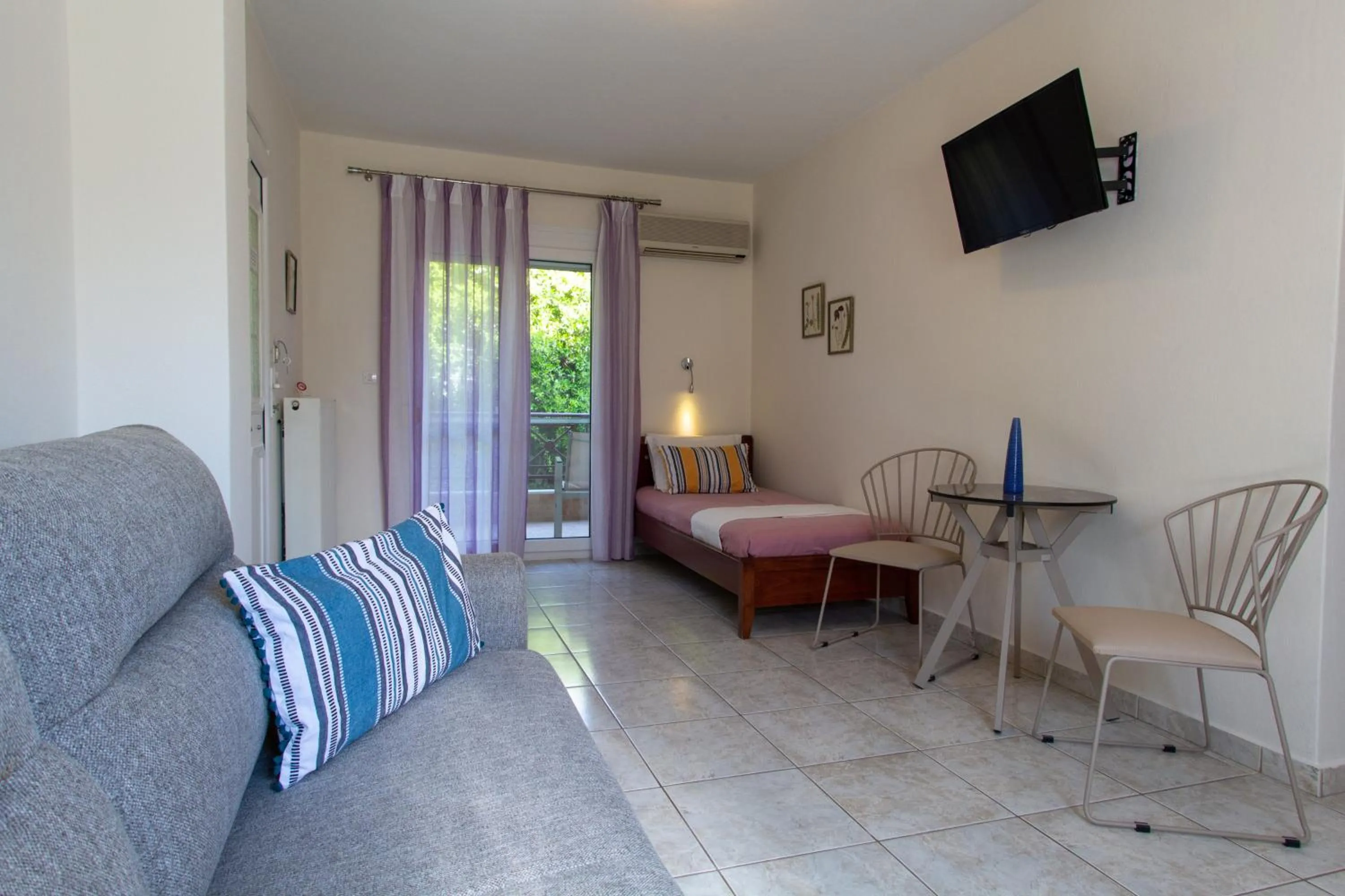 Photo of the whole room in Aristea Studios