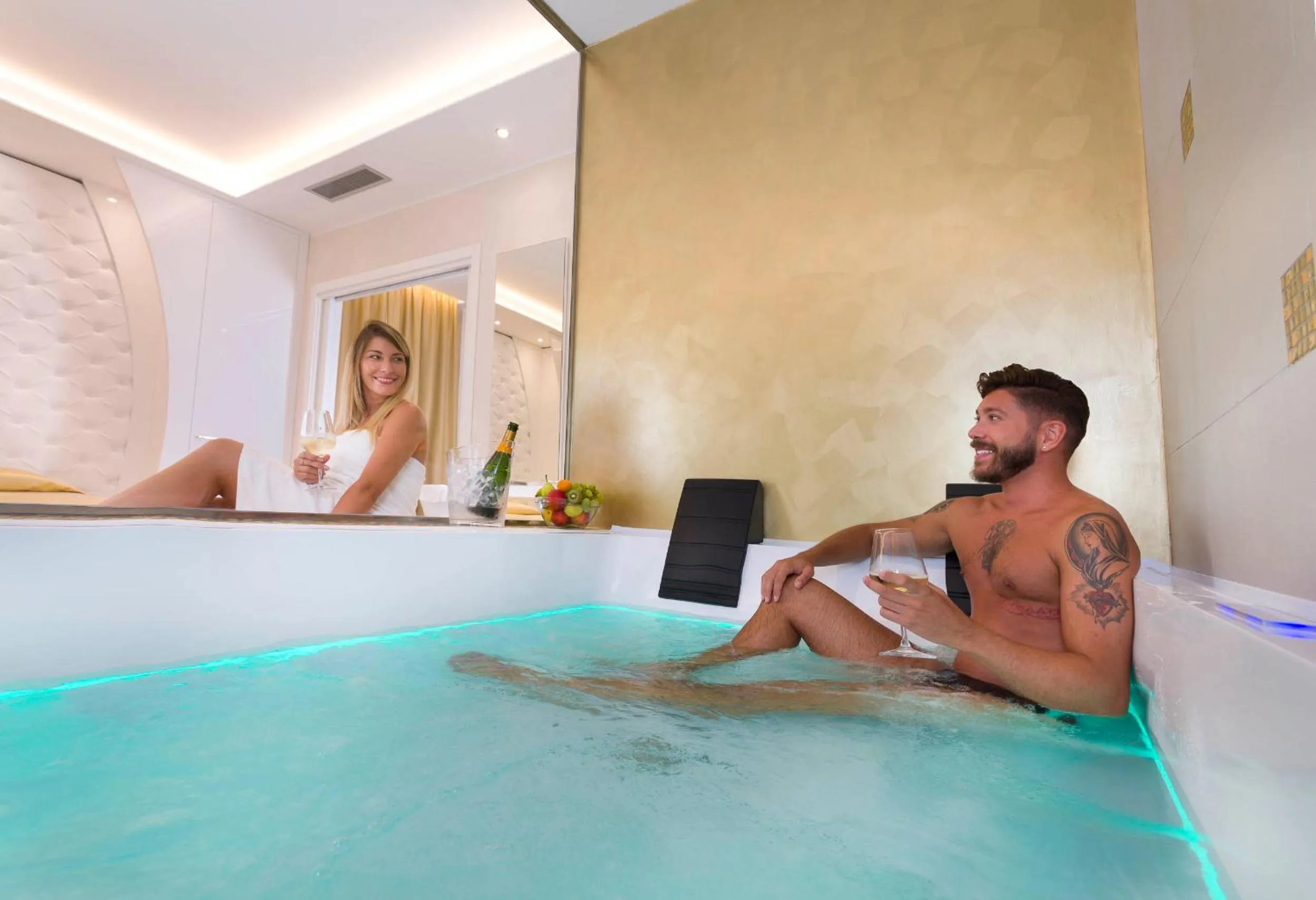 White Suite & Apartments