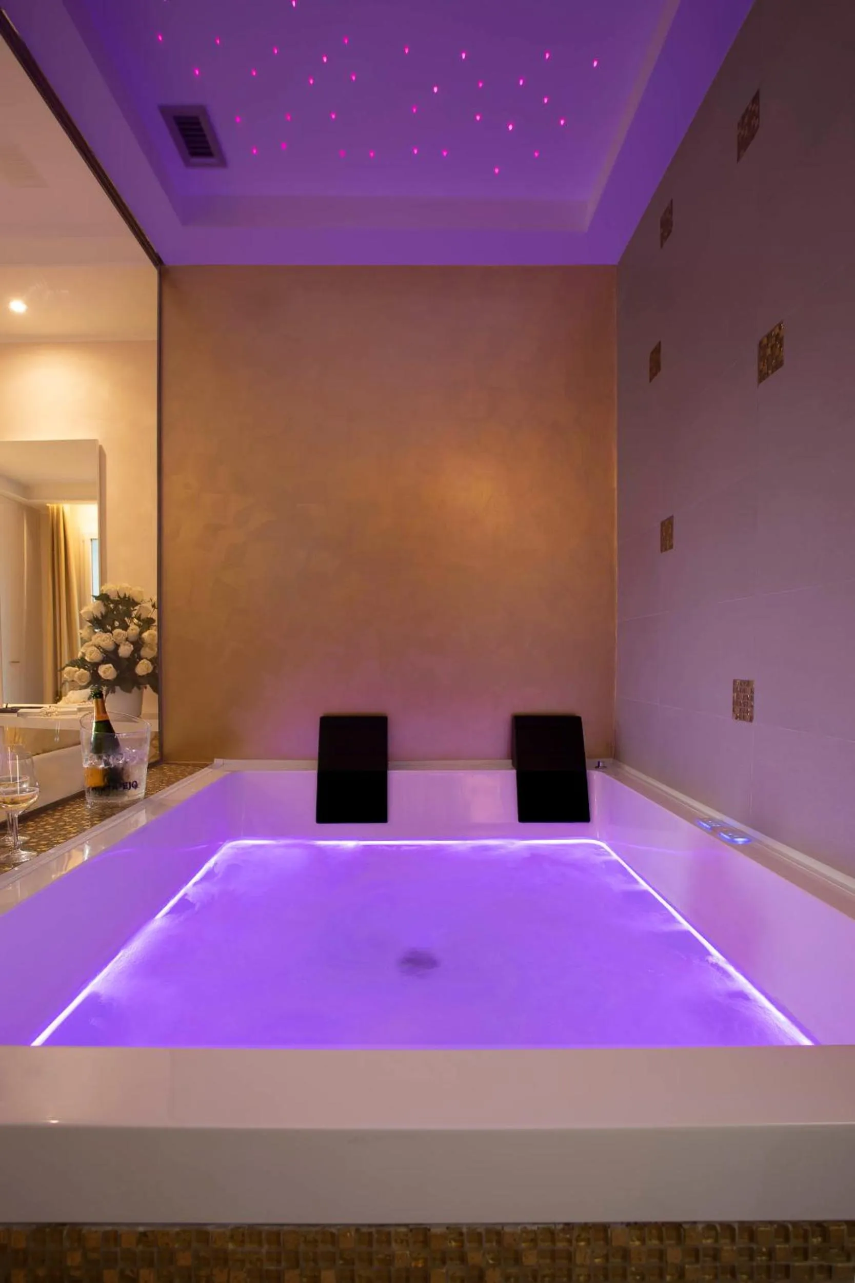 White Suite & Apartments