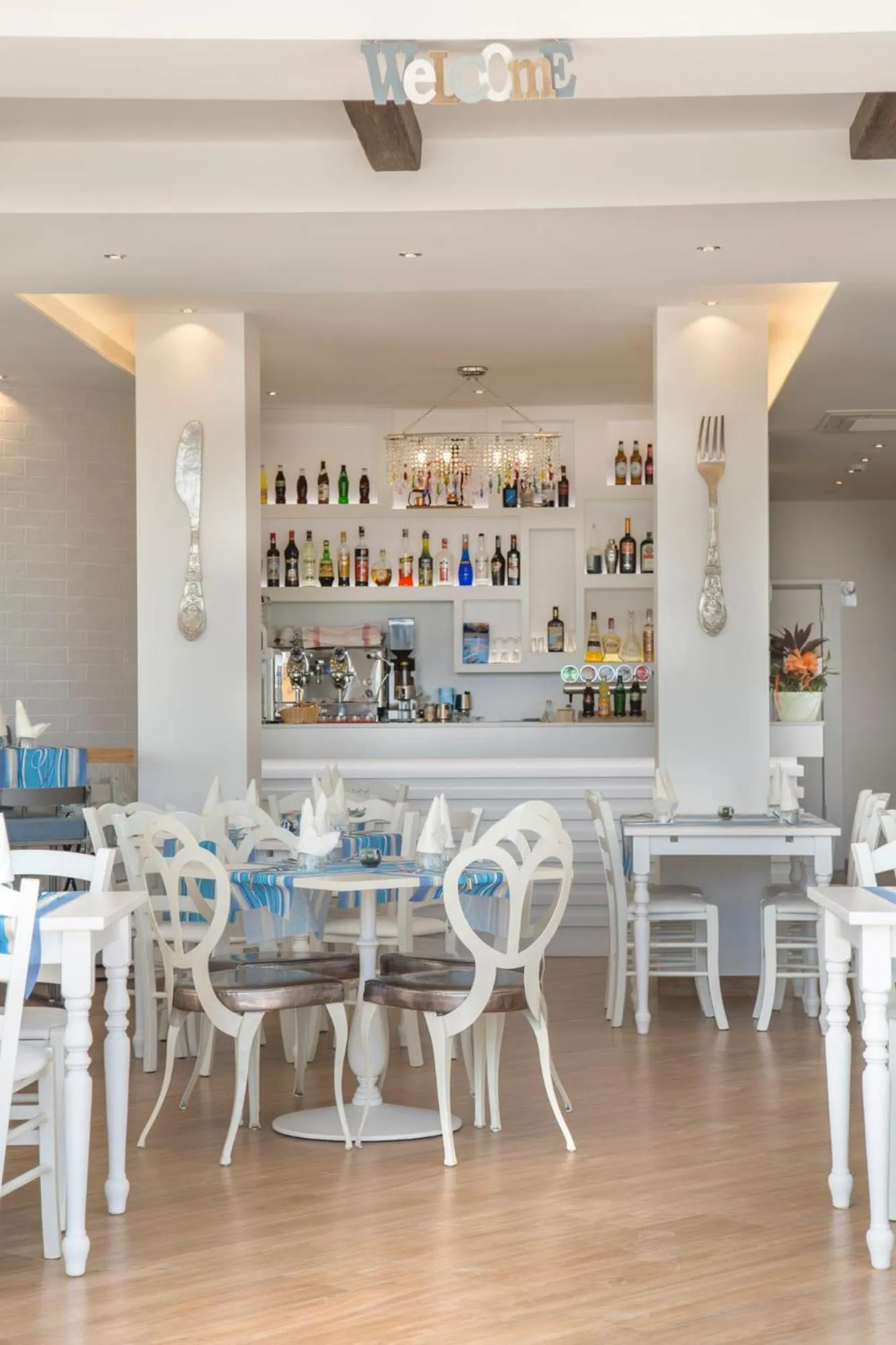 White Suite & Apartments