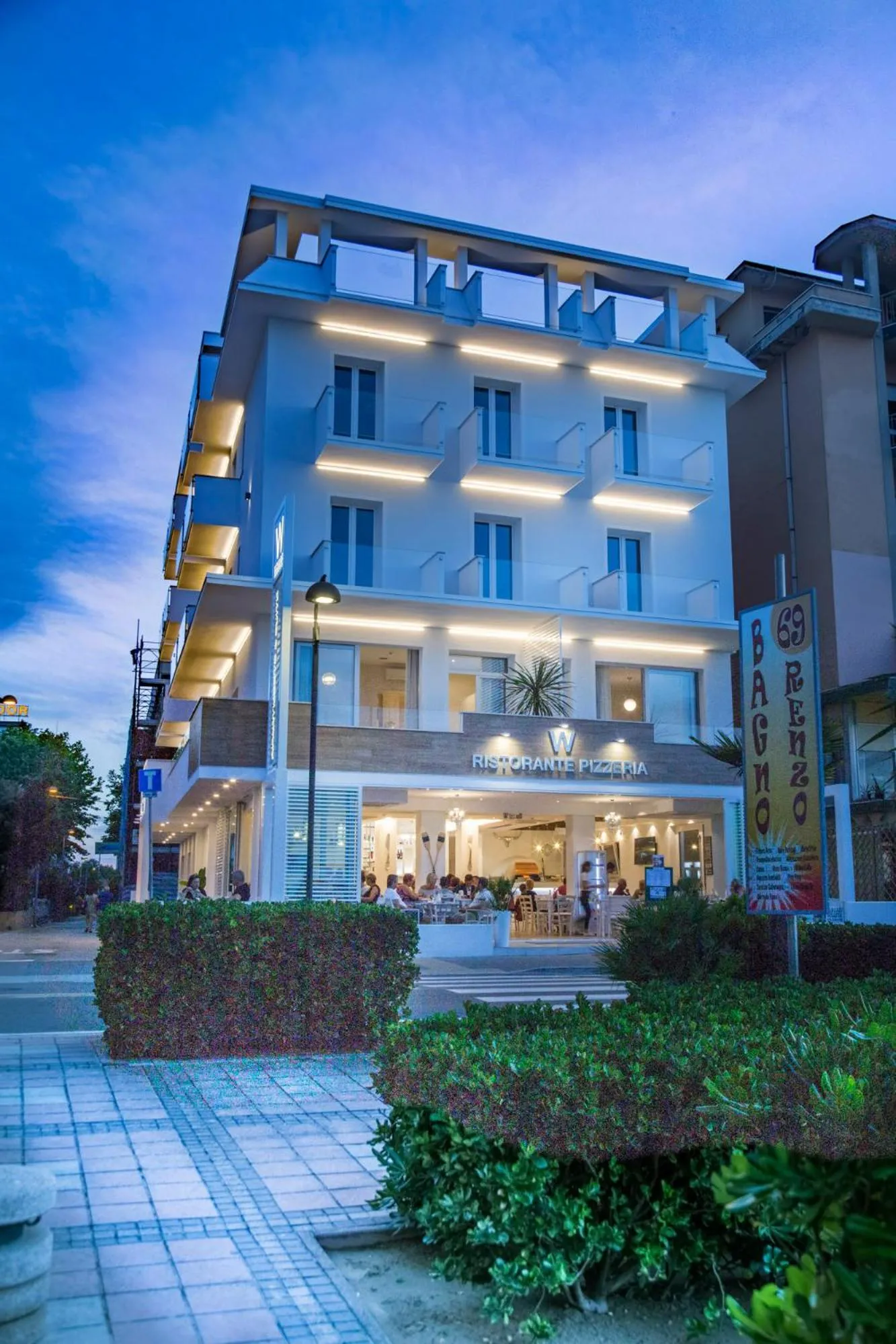 White Suite & Apartments