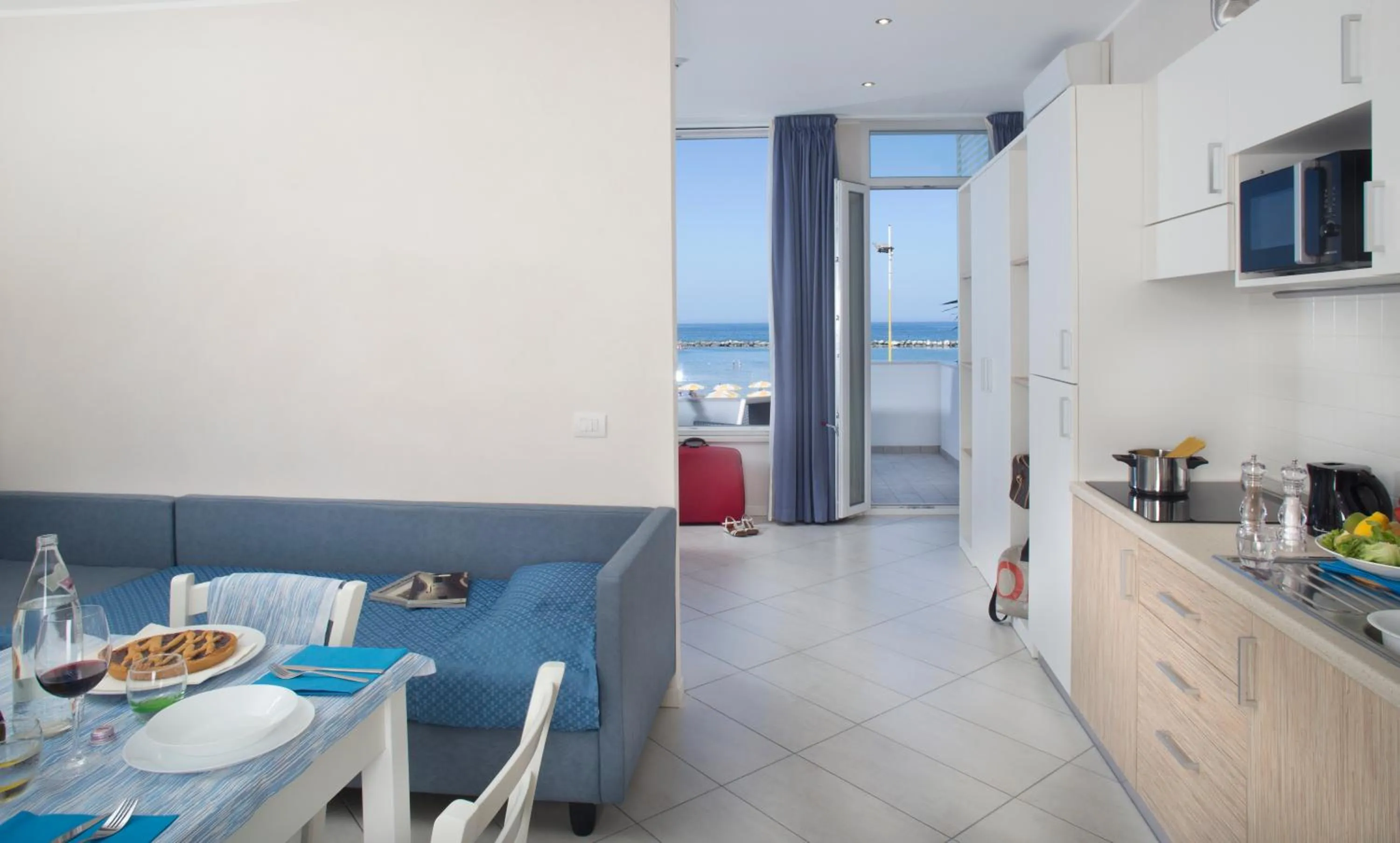 White Suite & Apartments