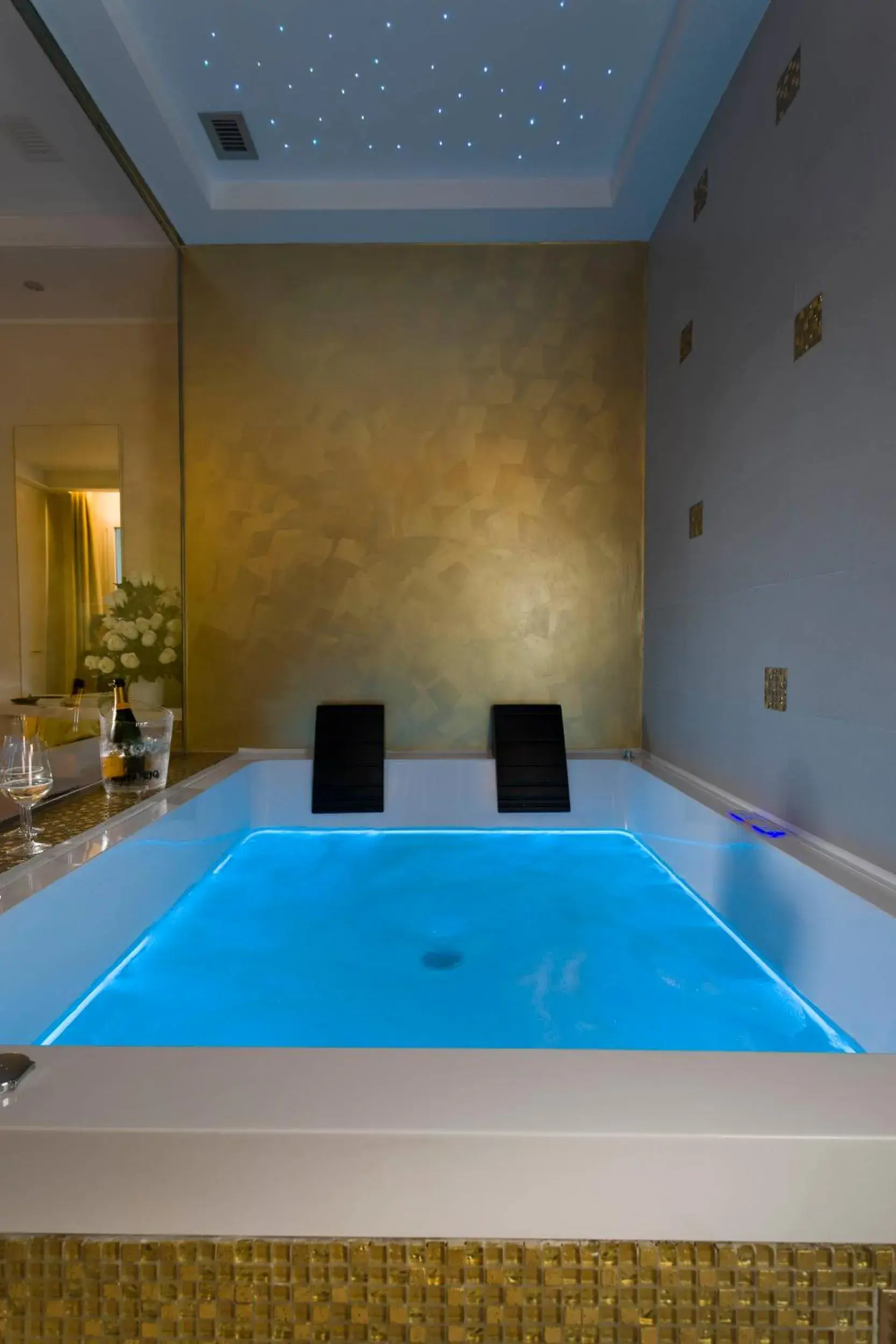 Penthouse Apartment in White Suite & Apartments Penthouse Apartment in White Suite & Apartments