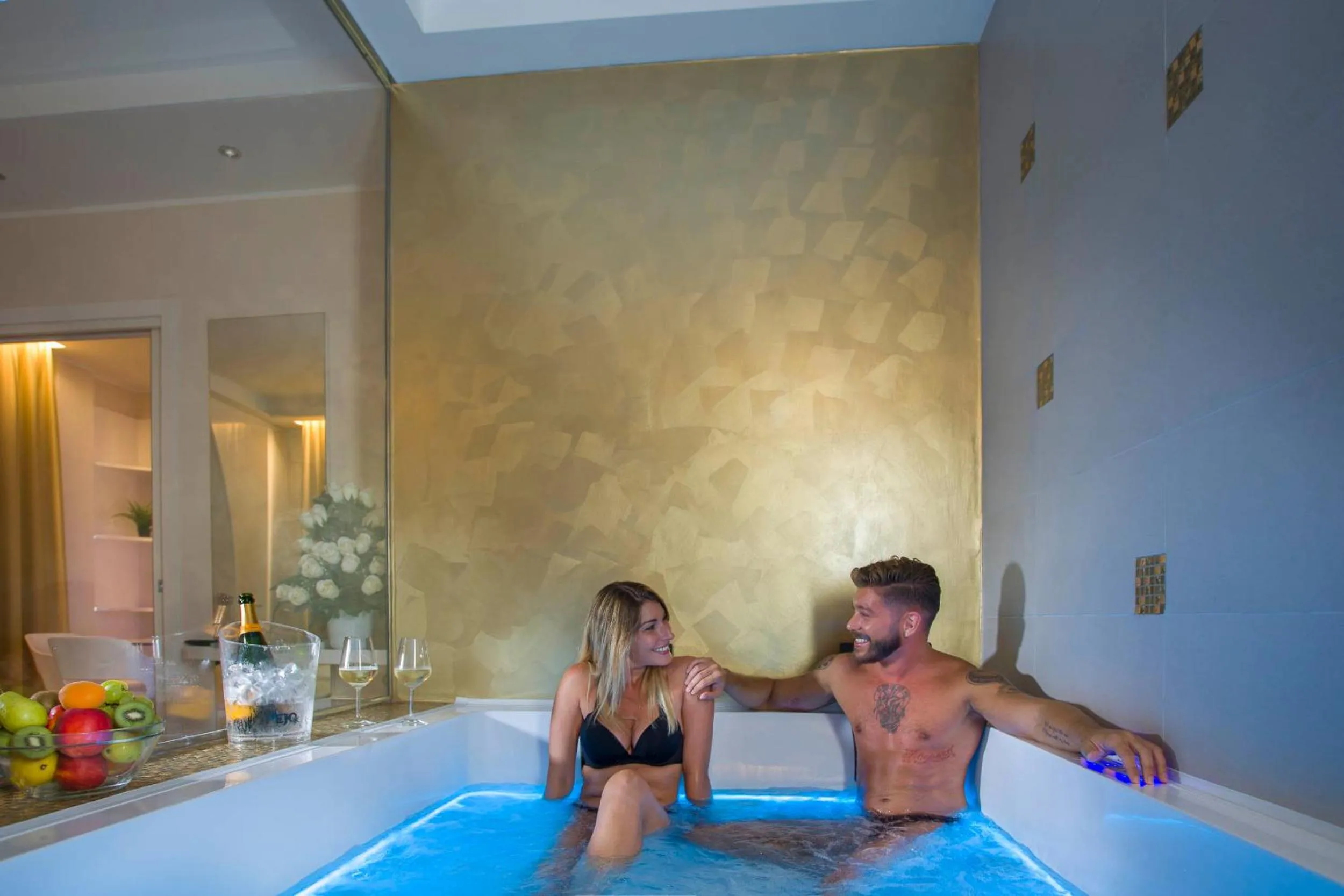 White Suite & Apartments