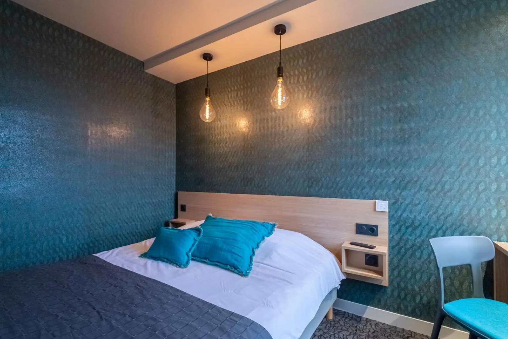 Photo of the whole room, Bed in Sous Les Pins