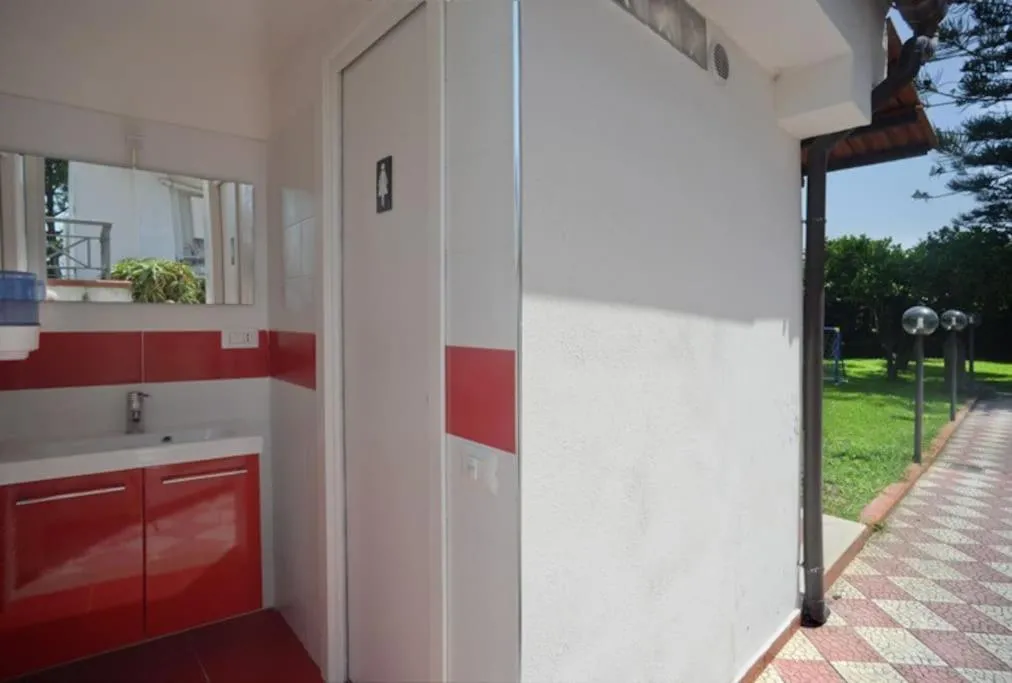 Toilet in Pompeii Garden House