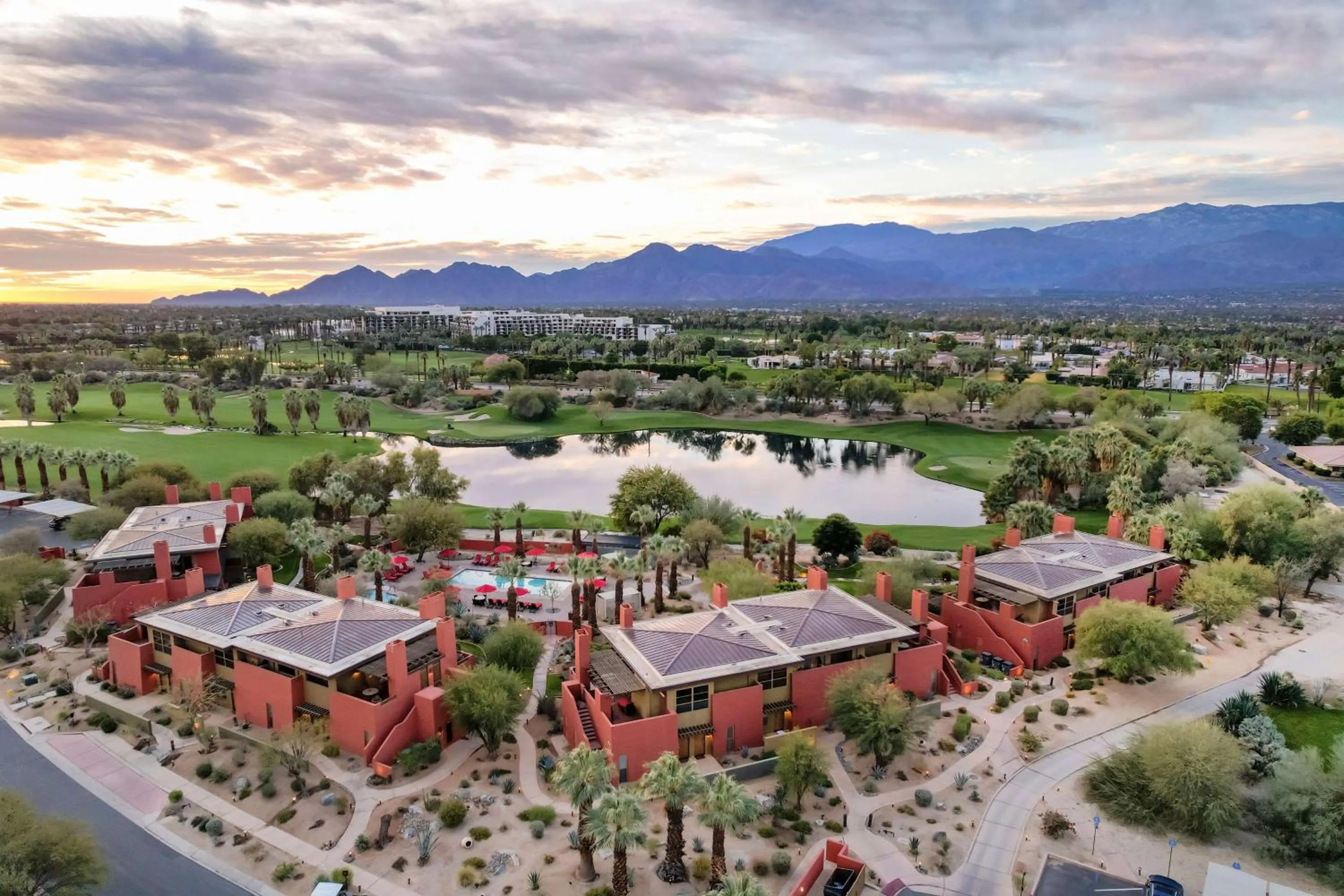 Property building in Hilton Grand Vacations Club Palm Desert